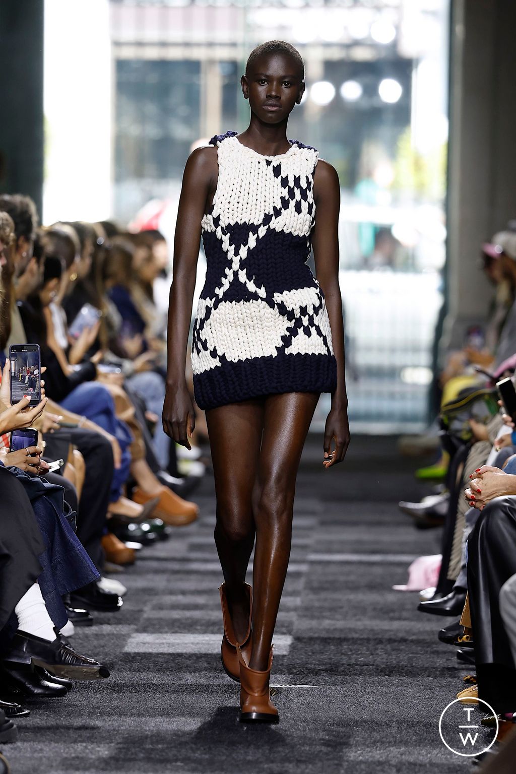 Fashion Week London Spring/Summer 2025 look 14 from the JW Anderson collection womenswear