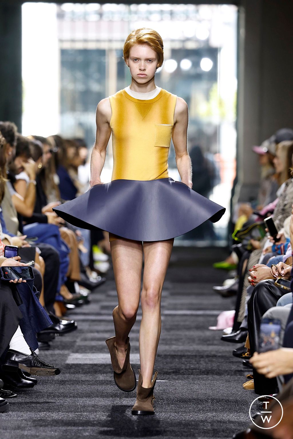 Fashion Week London Spring/Summer 2025 look 18 from the JW Anderson collection 女装