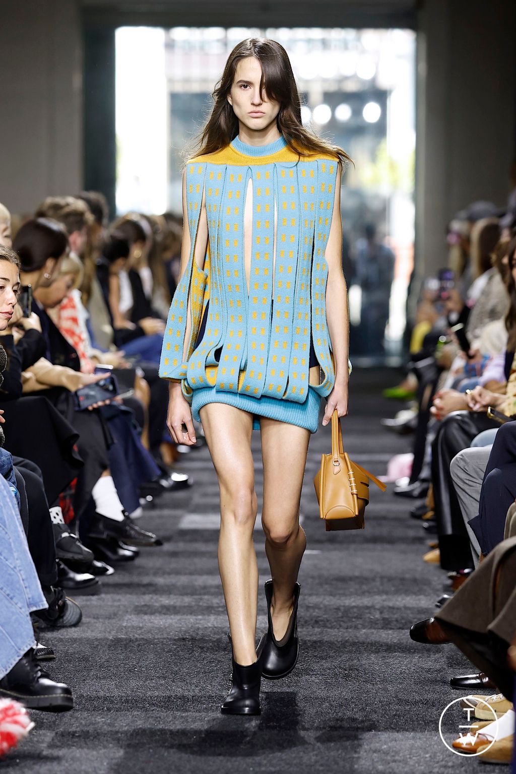 Fashion Week London Spring/Summer 2025 look 19 from the JW Anderson collection womenswear