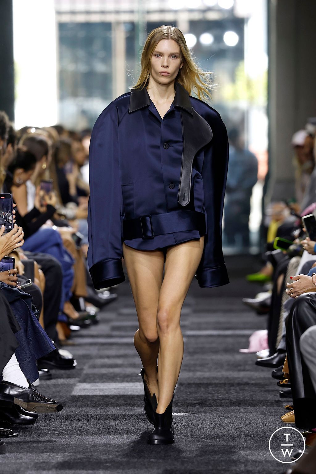 Fashion Week London Spring/Summer 2025 look 20 from the JW Anderson collection 女装