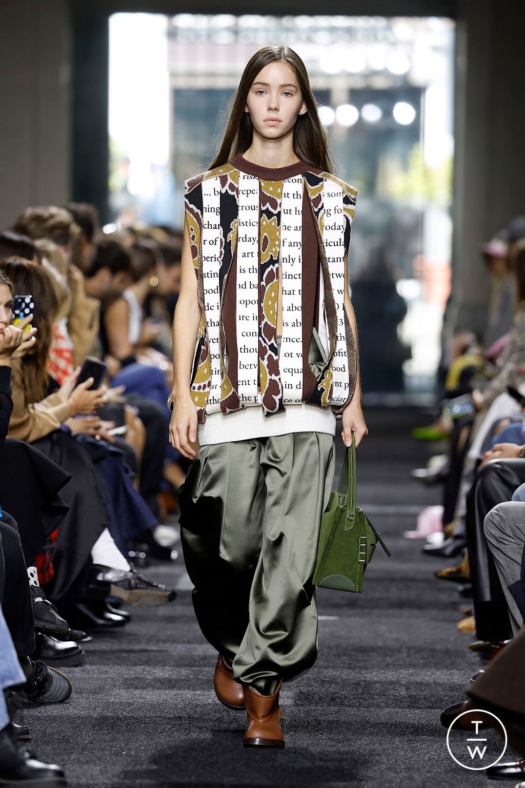 Fashion Week London Spring/Summer 2025 look 28 from the JW Anderson collection womenswear