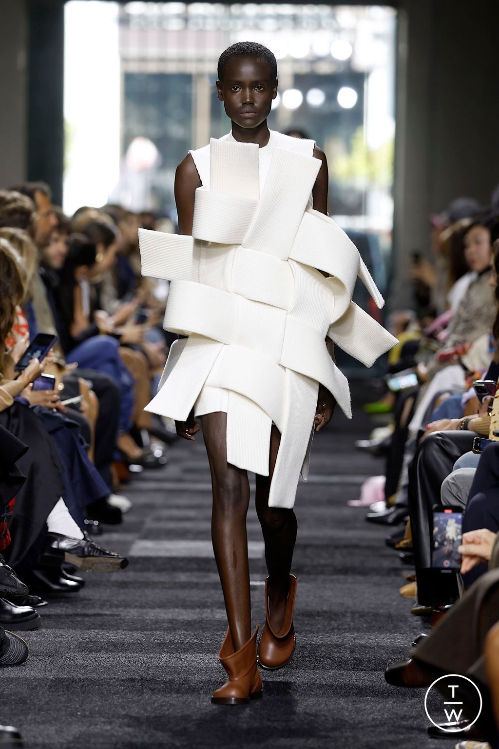 Fashion Week London Spring-Summer 2025 look 29 from the JW Anderson collection womenswear