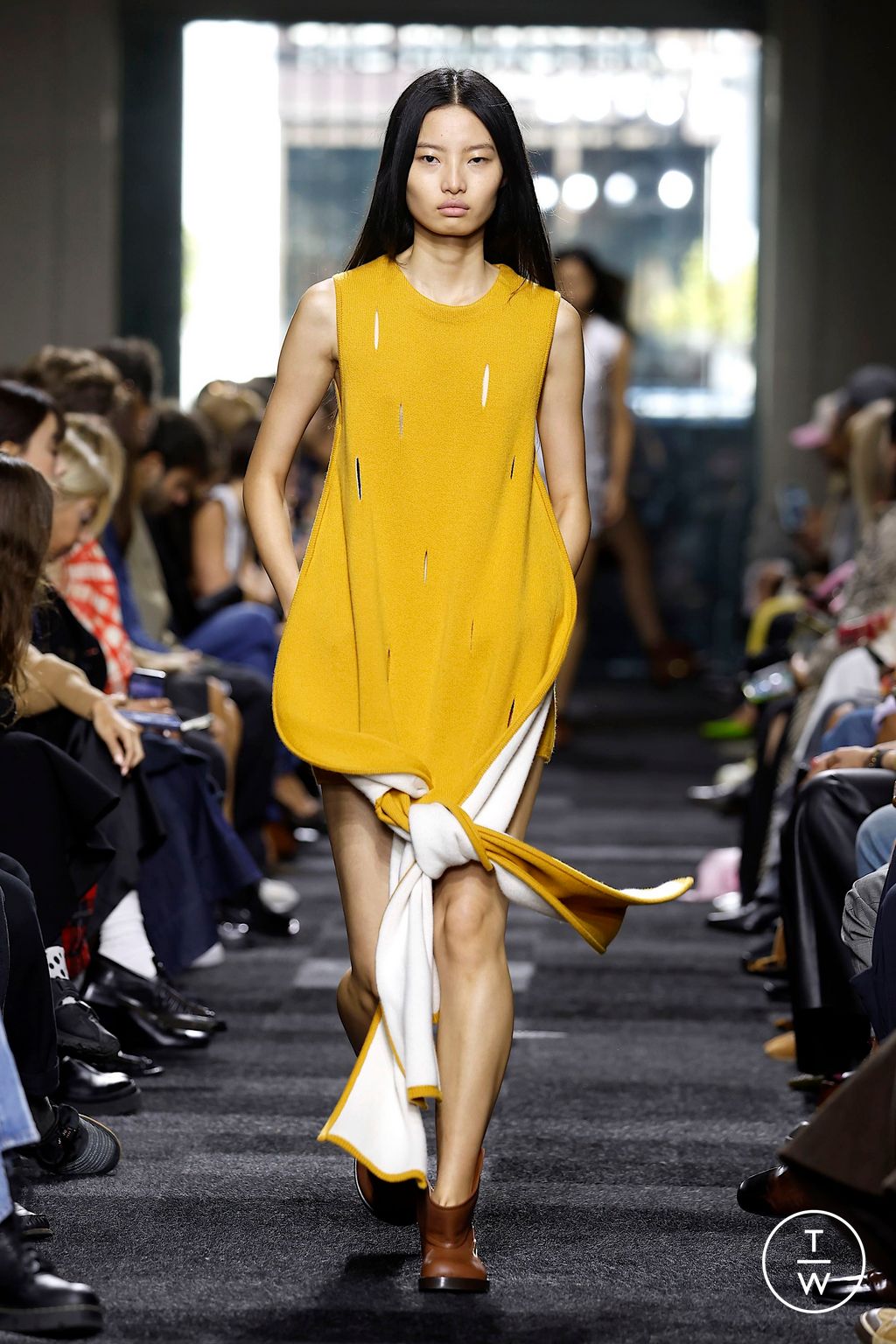 Fashion Week London Spring-Summer 2025 look 30 from the JW Anderson collection womenswear