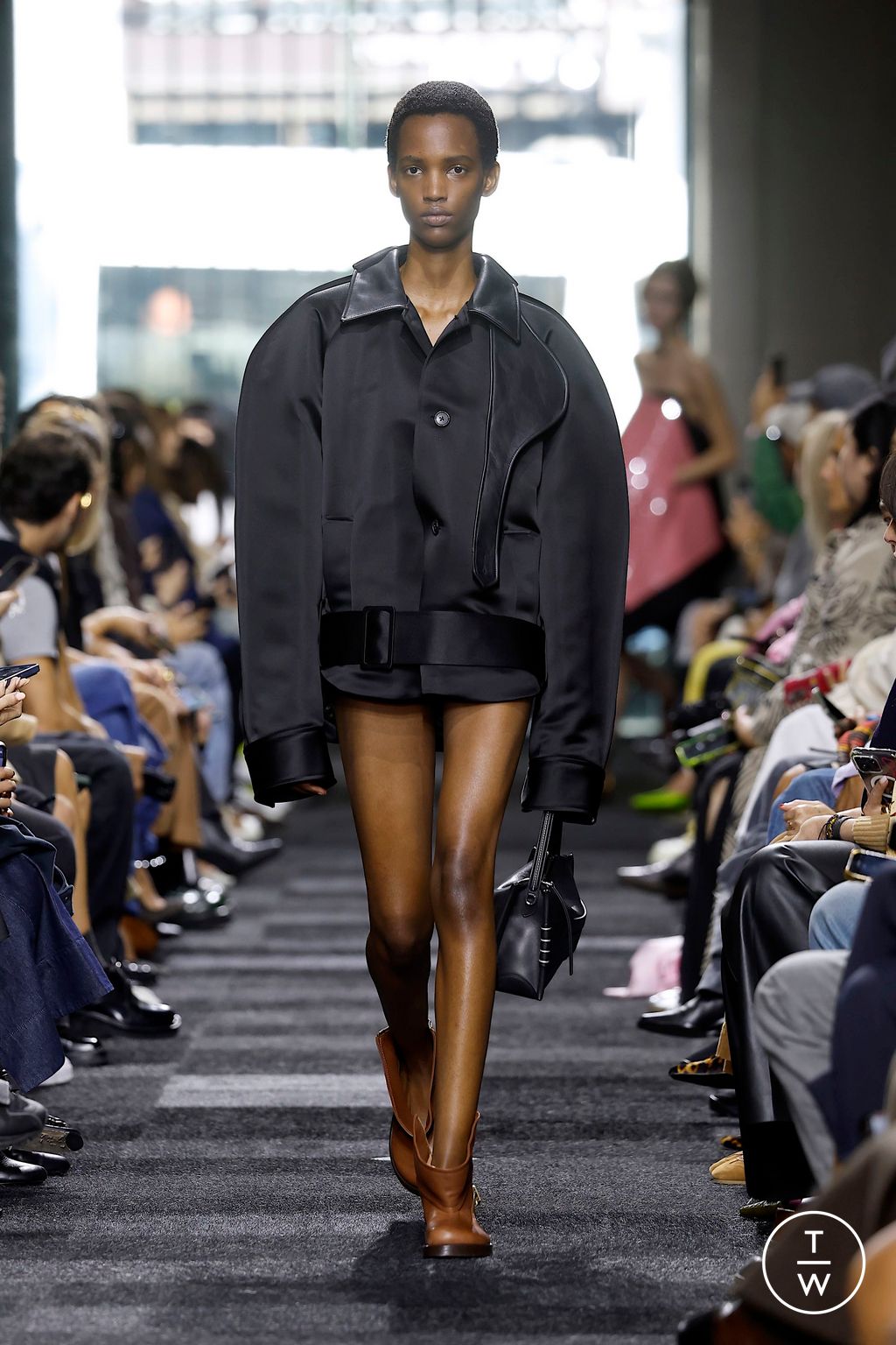 Fashion Week London Spring/Summer 2025 look 33 from the JW Anderson collection 女装