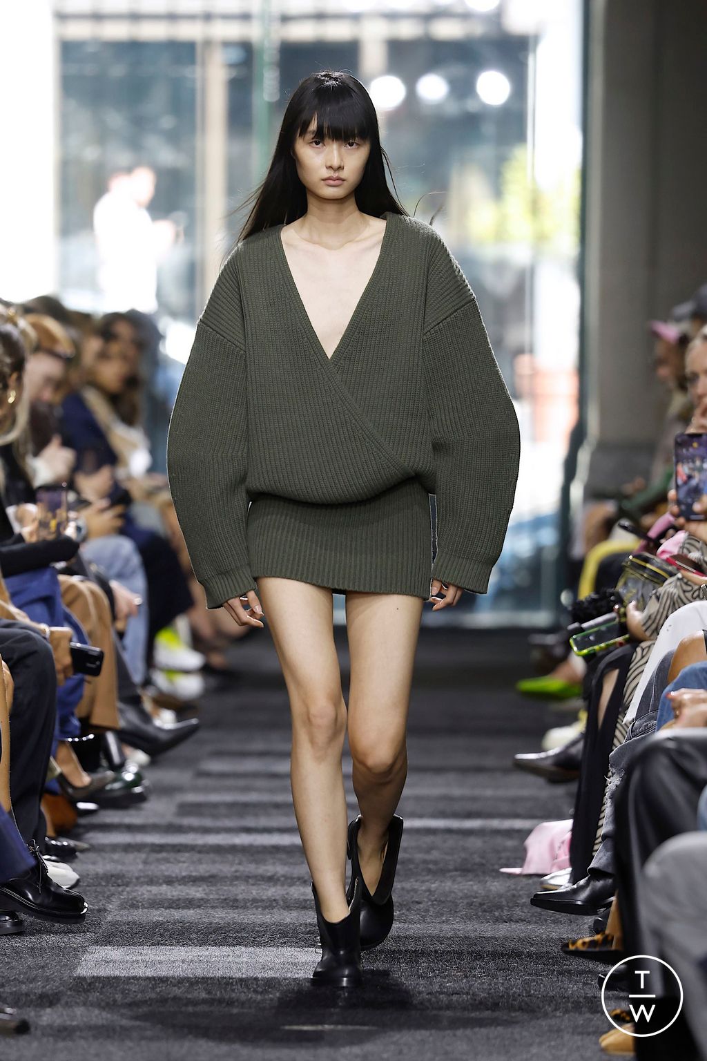 Fashion Week London Spring/Summer 2025 look 35 from the JW Anderson collection womenswear