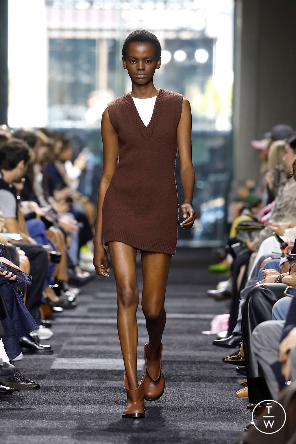 Fashion Week London Spring/Summer 2025 look 36 from the JW Anderson collection womenswear