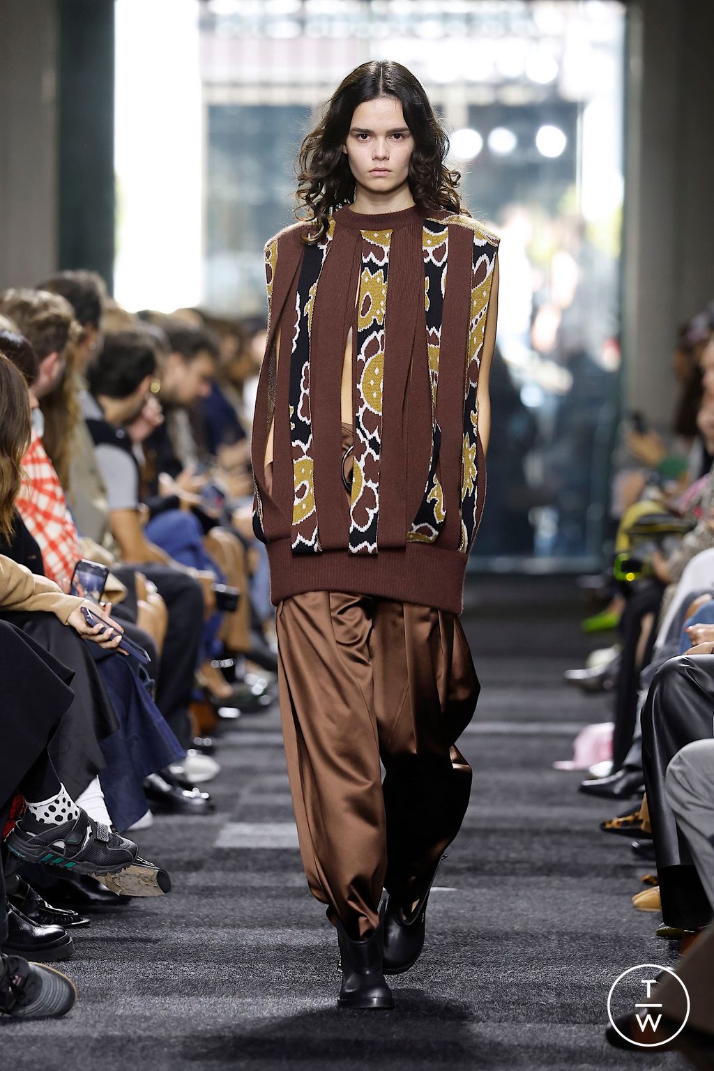 Fashion Week London Spring/Summer 2025 look 37 from the JW Anderson collection womenswear