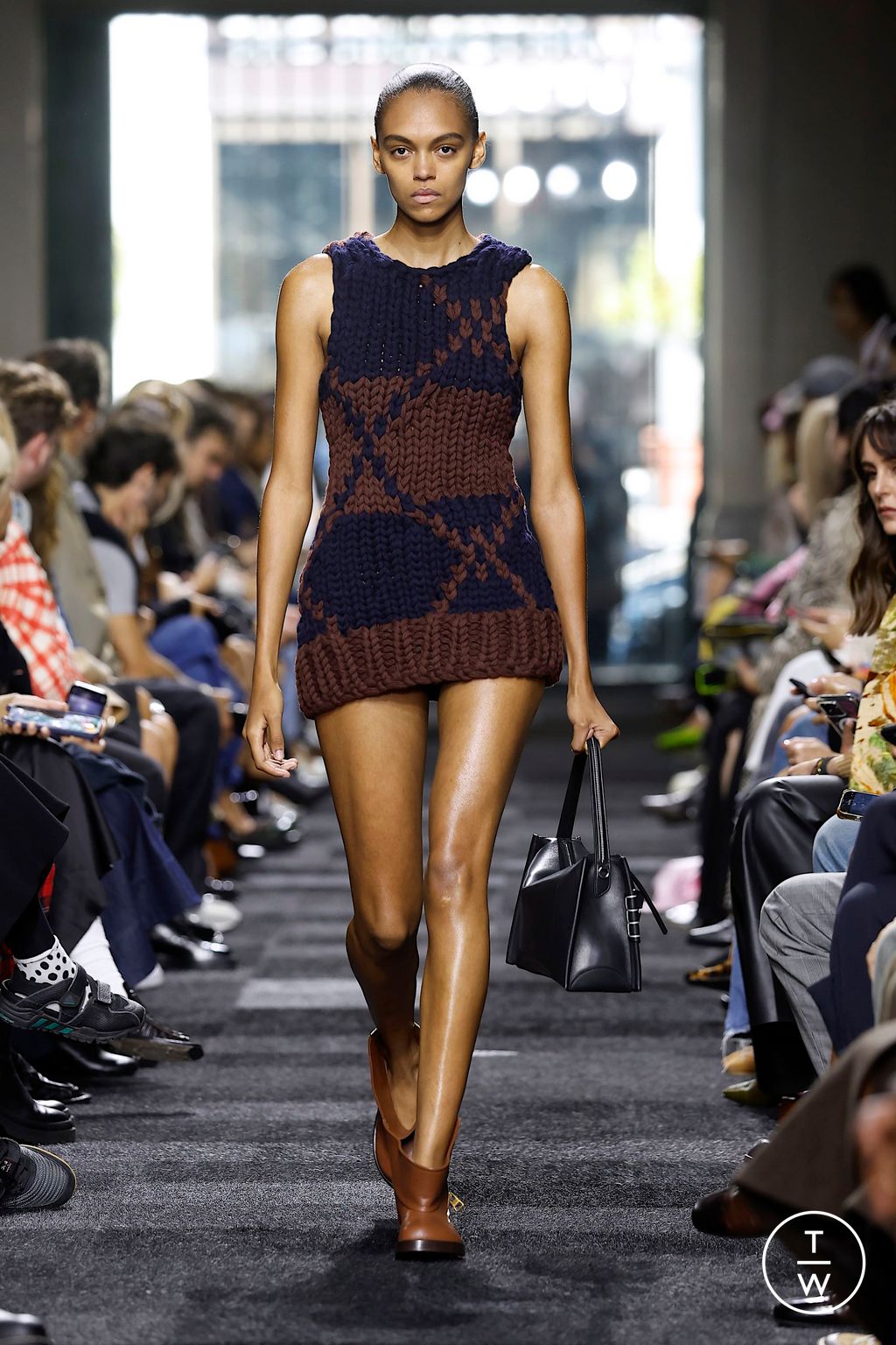 Fashion Week London Spring/Summer 2025 look 38 from the JW Anderson collection womenswear