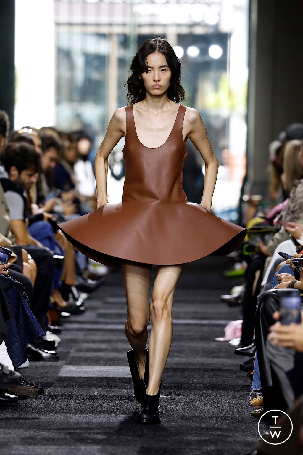 Fashion Week London Spring/Summer 2025 look 39 from the JW Anderson collection 女装