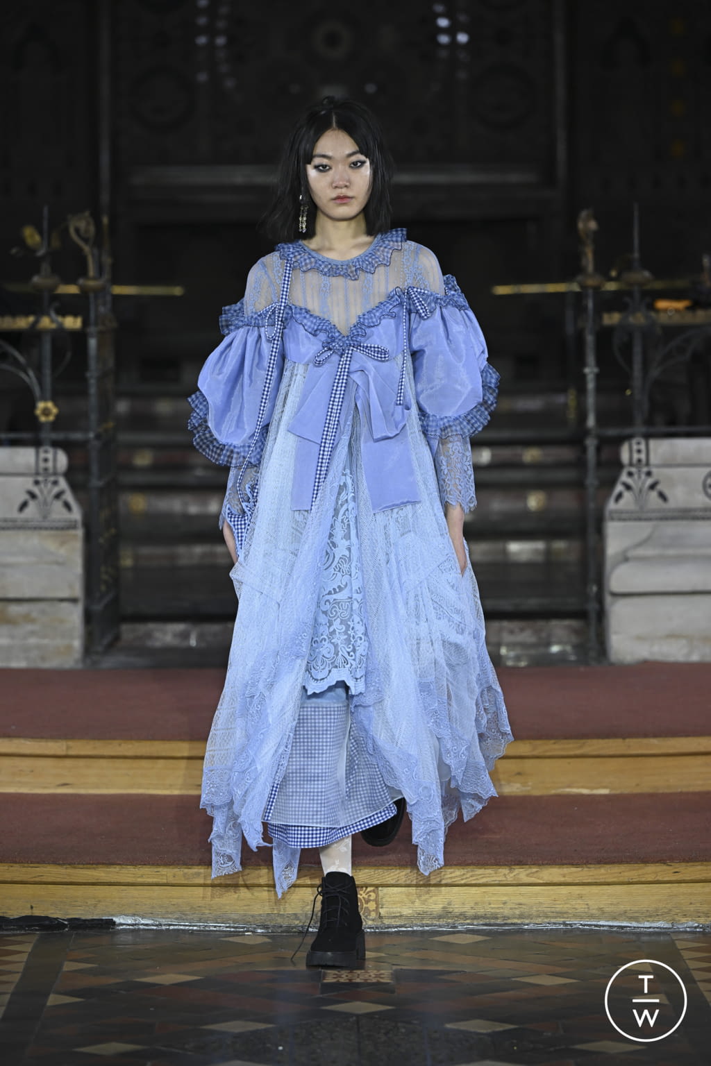 Fashion Week London Fall/Winter 2022 look 8 from the Bora Aksu collection 女装