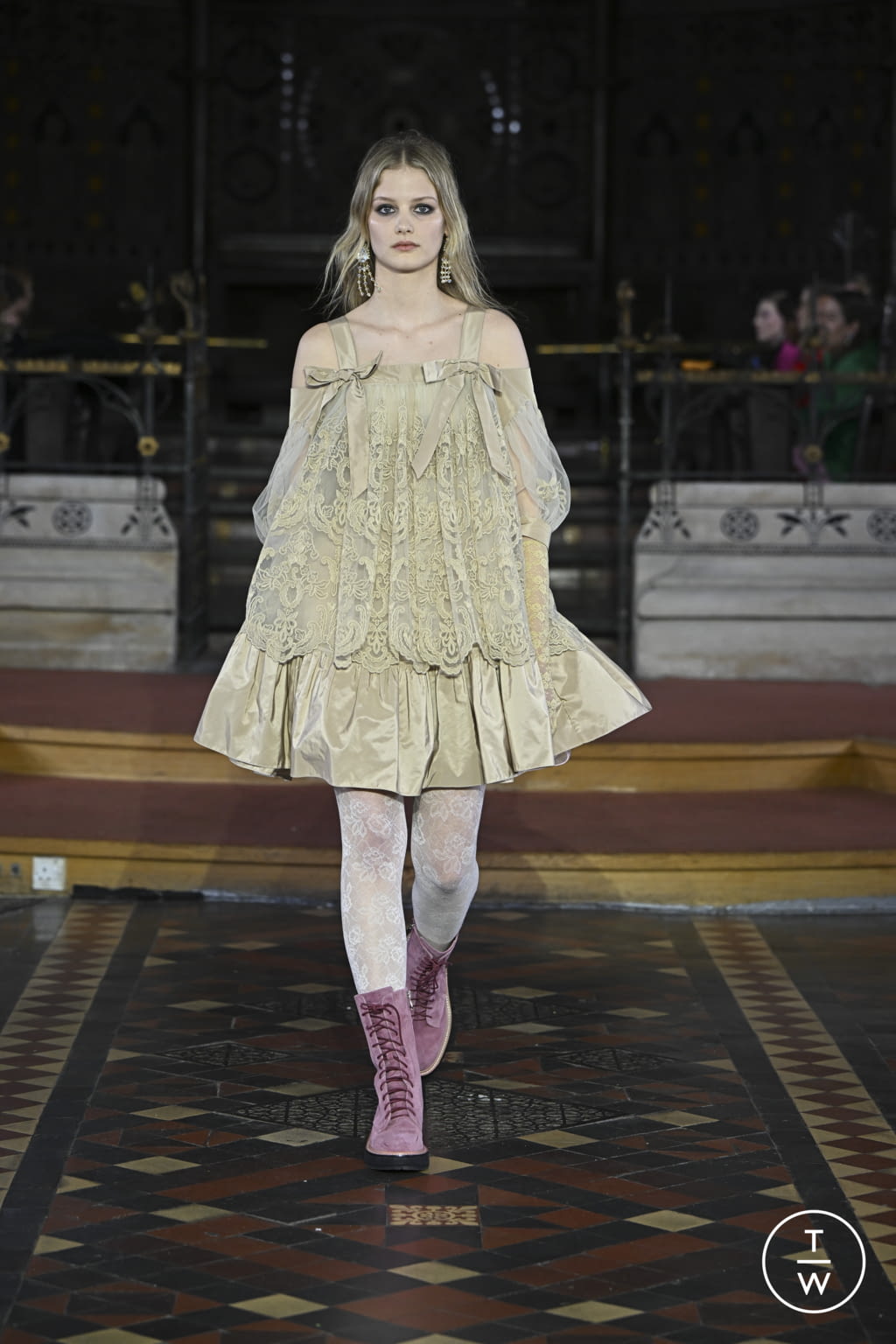 Fashion Week London Fall/Winter 2022 look 23 from the Bora Aksu collection womenswear