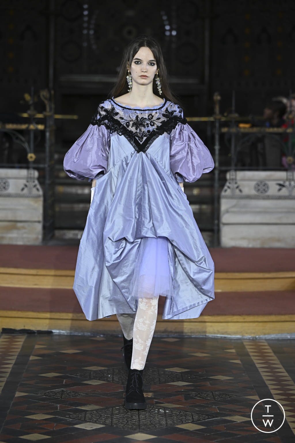 Fashion Week London Fall/Winter 2022 look 29 from the Bora Aksu collection 女装