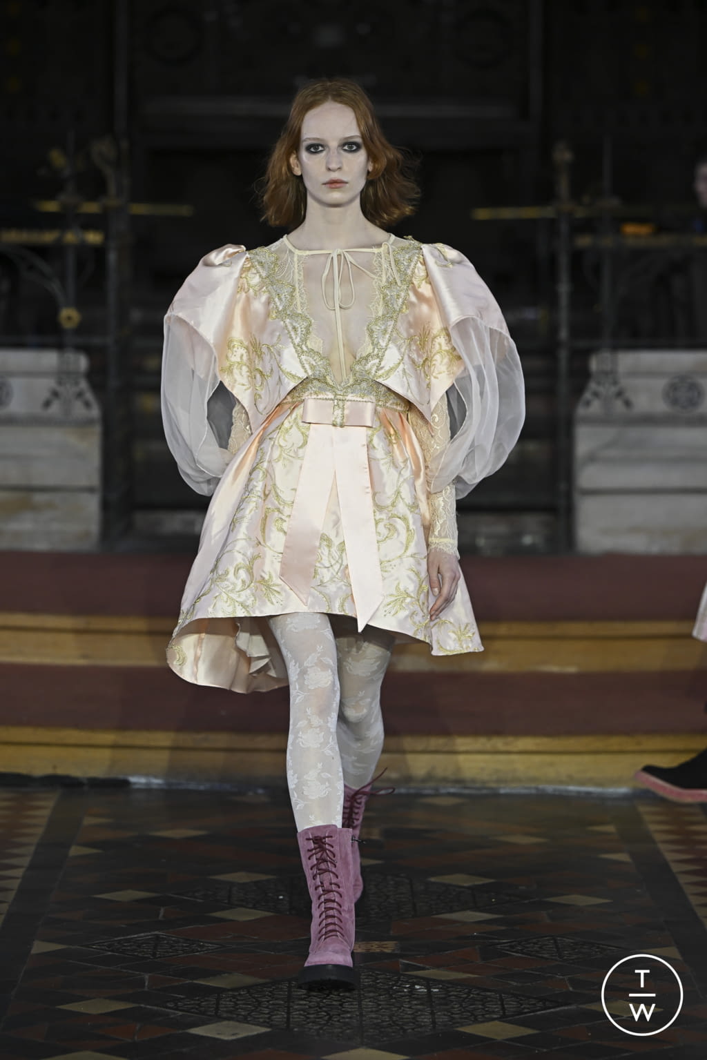 Fashion Week London Fall/Winter 2022 look 33 de la collection Bora Aksu womenswear