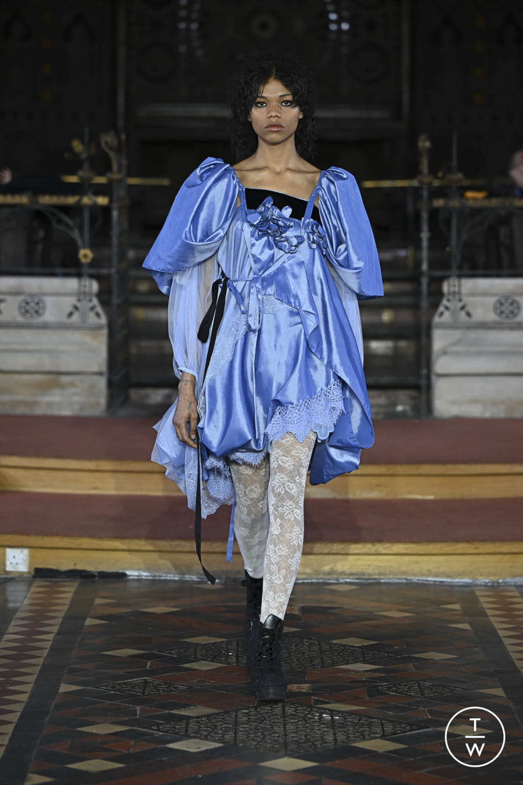 Fashion Week London Fall/Winter 2022 look 35 from the Bora Aksu collection womenswear