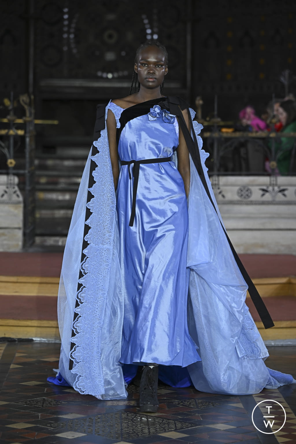 Fashion Week London Fall/Winter 2022 look 37 from the Bora Aksu collection womenswear