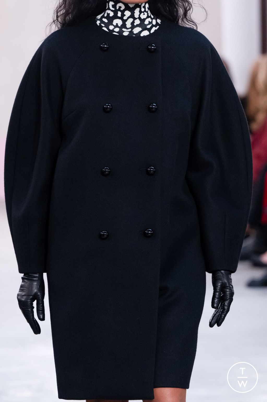 Fashion Week New York Fall/Winter 2026 look 4 from the Carolina Herrera collection womenswear accessories