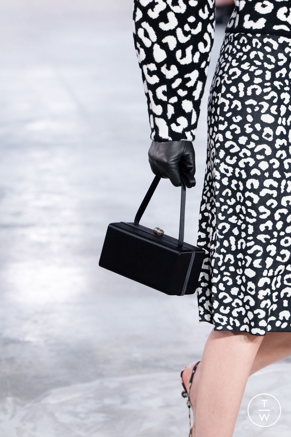 Fashion Week New York Fall/Winter 2026 look 9 from the Carolina Herrera collection womenswear accessories
