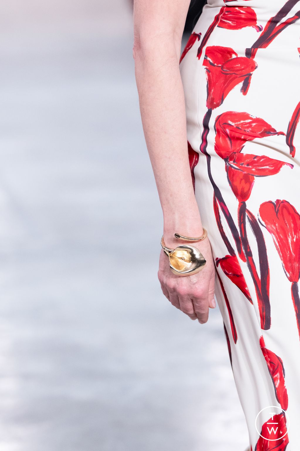 Fashion Week New York Fall/Winter 2026 look 15 from the Carolina Herrera collection 女装配饰