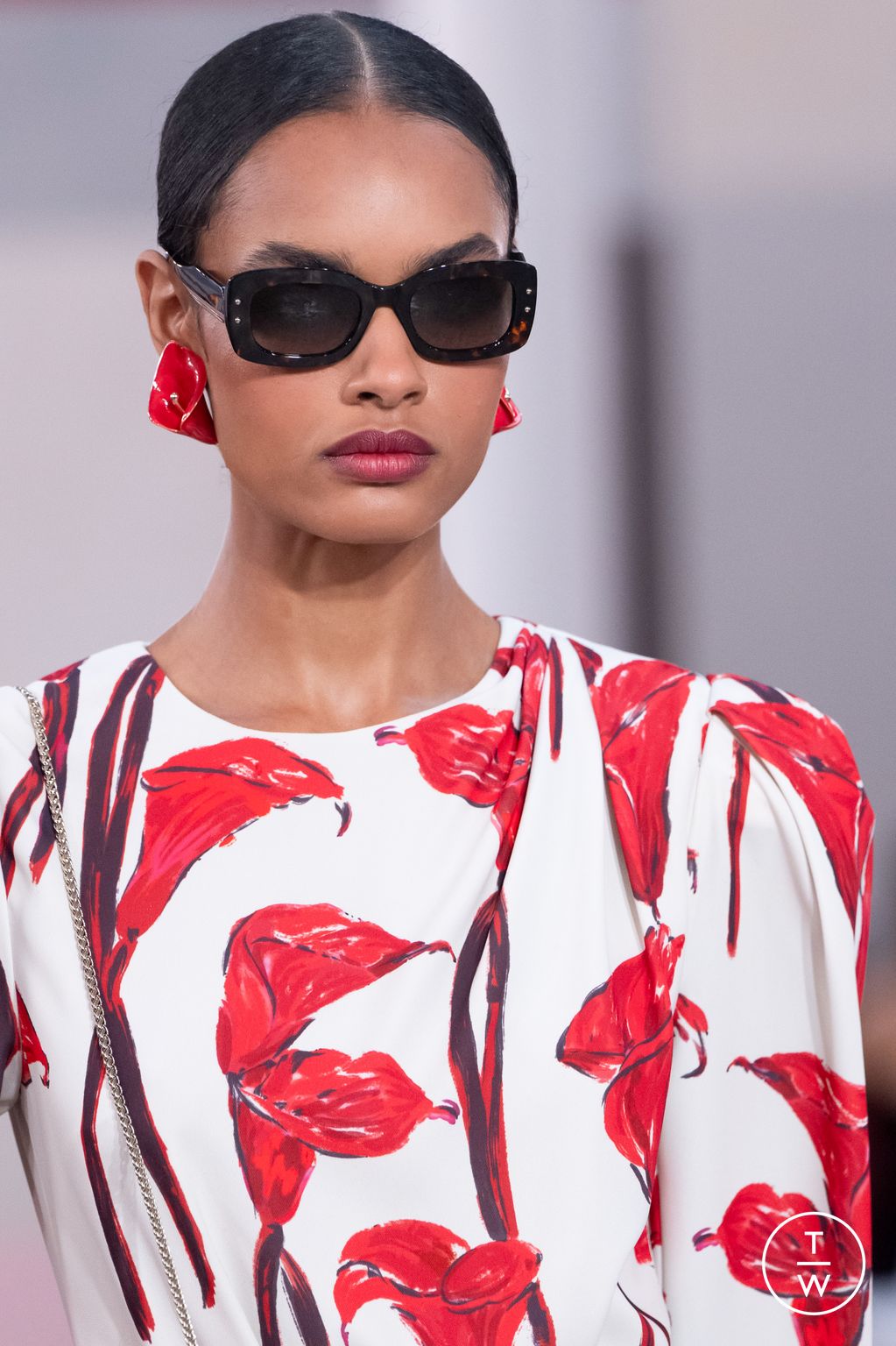 Fashion Week New York Fall/Winter 2026 look 16 from the Carolina Herrera collection womenswear accessories