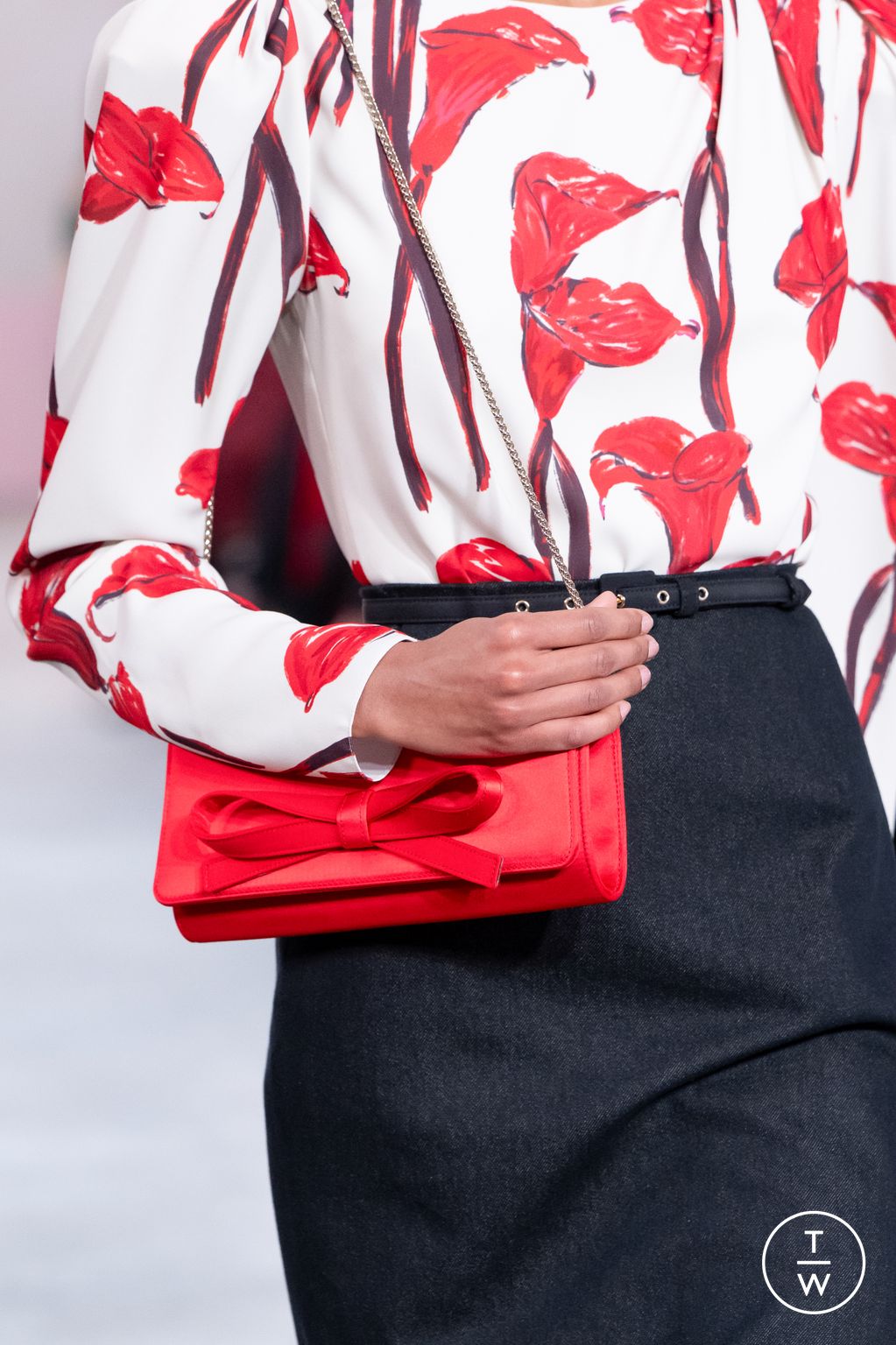 Fashion Week New York Fall/Winter 2026 look 17 from the Carolina Herrera collection 女装配饰