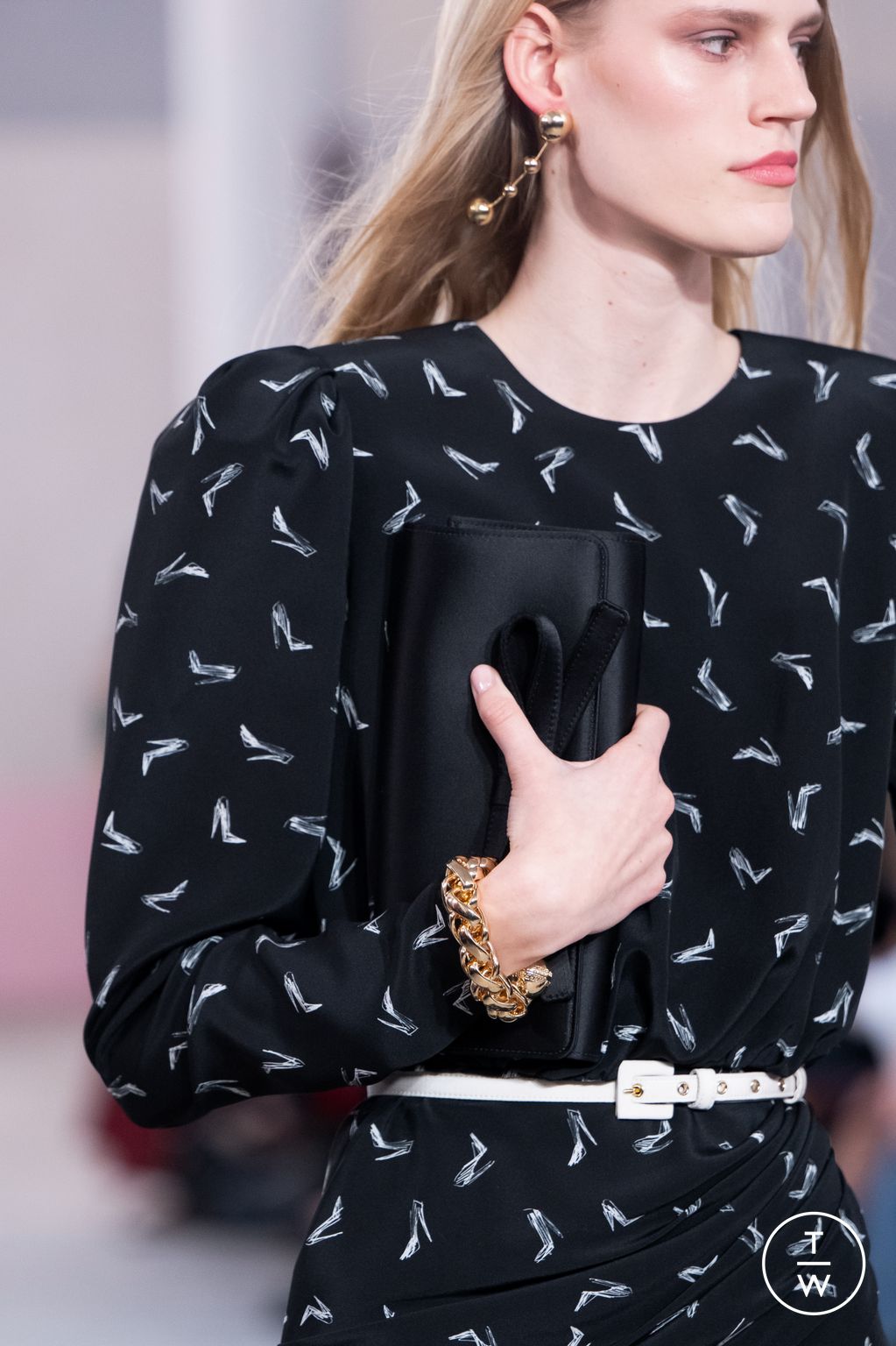 Fashion Week New York Fall/Winter 2026 look 30 from the Carolina Herrera collection womenswear accessories
