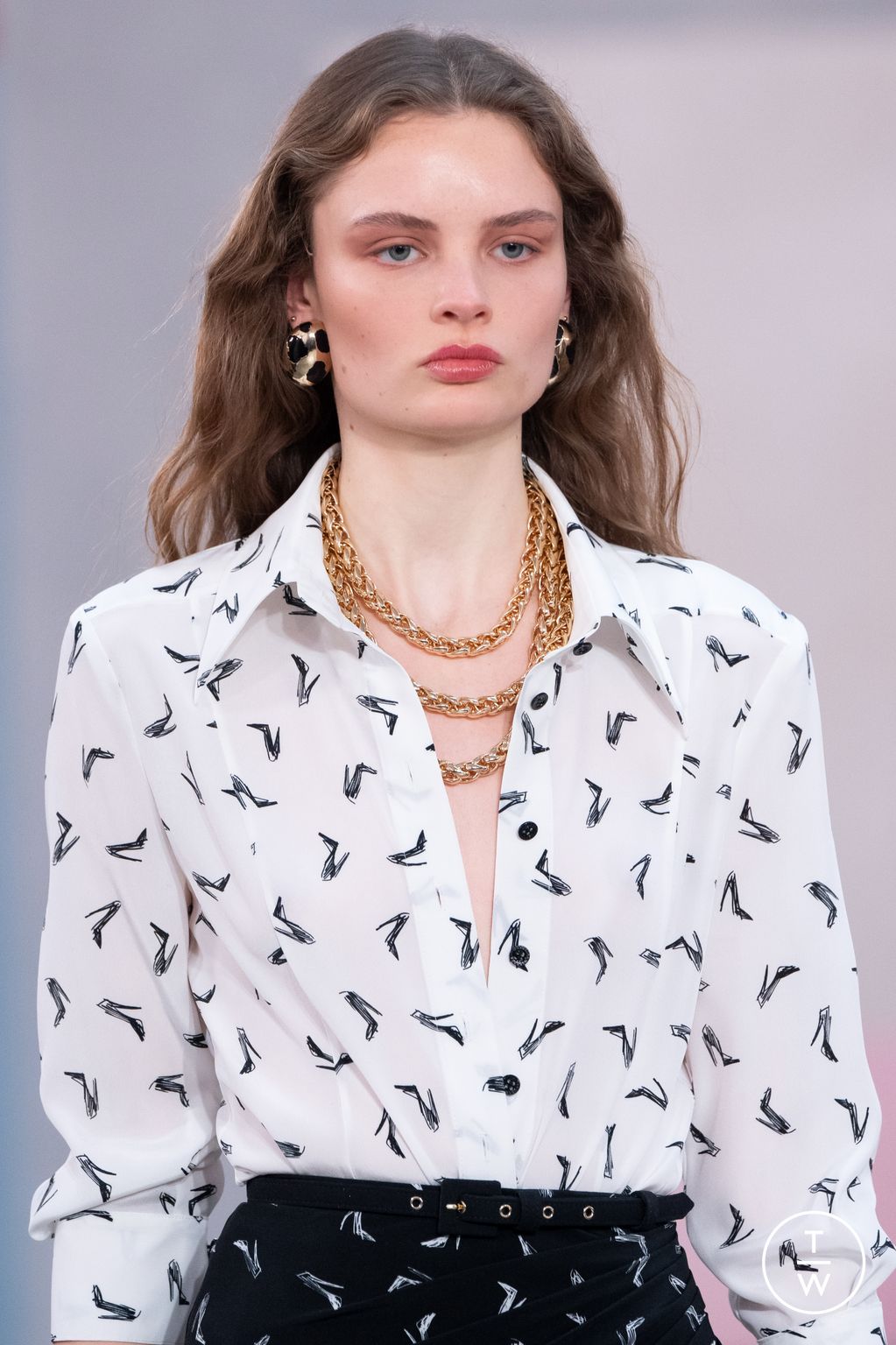 Fashion Week New York Fall/Winter 2026 look 31 from the Carolina Herrera collection womenswear accessories