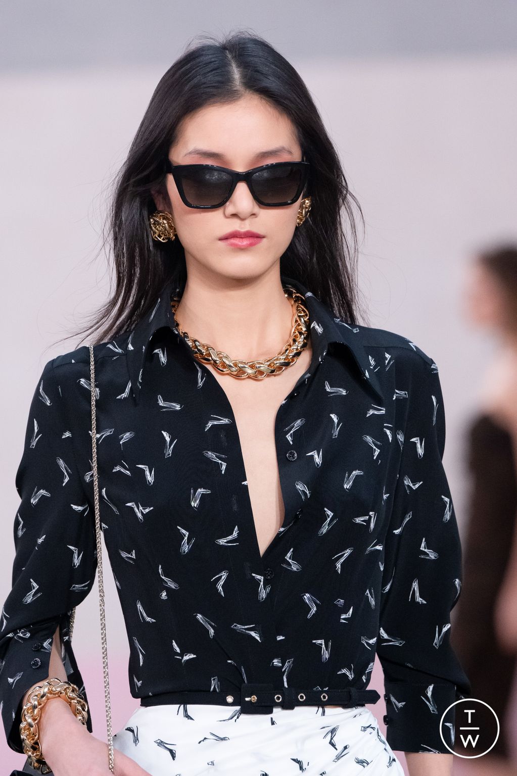 Fashion Week New York Fall/Winter 2026 look 36 from the Carolina Herrera collection womenswear accessories