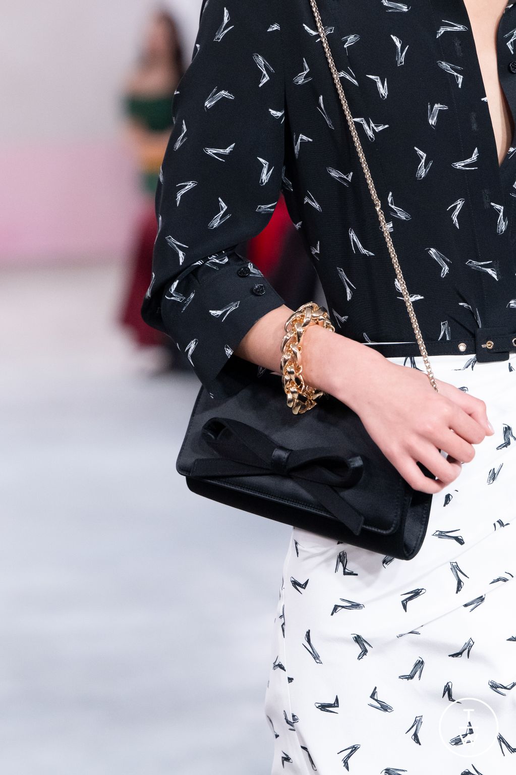 Fashion Week New York Fall/Winter 2026 look 37 from the Carolina Herrera collection womenswear accessories