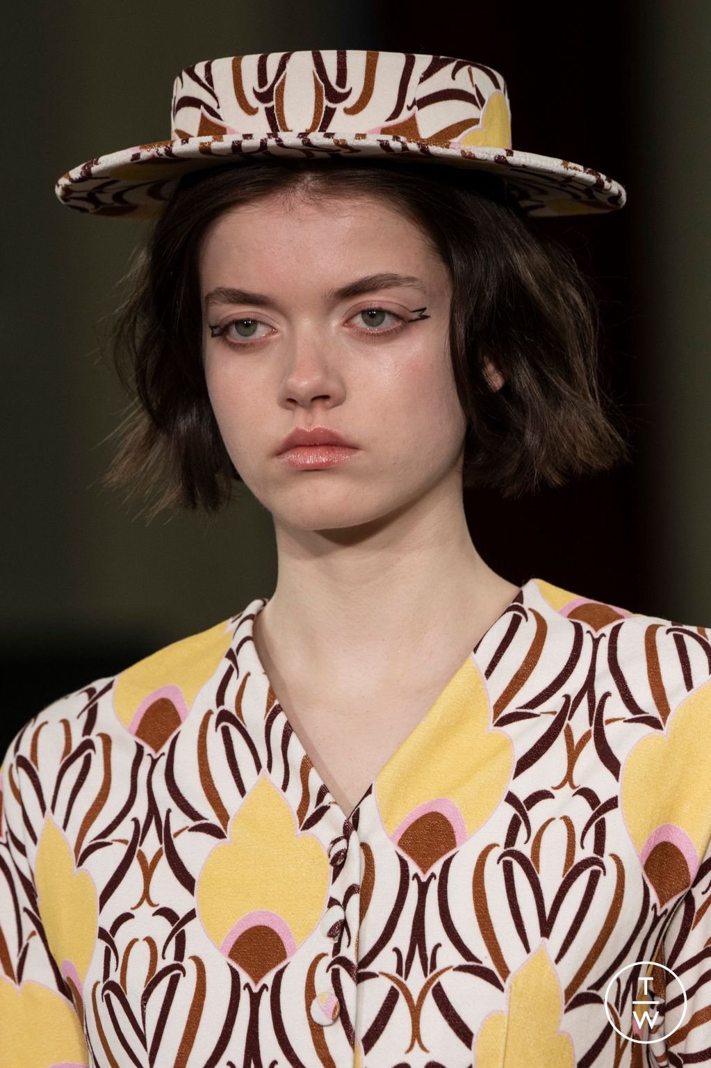 Fashion Week London Fall/Winter 2023 look 16 from the Paul & Joe collection womenswear accessories