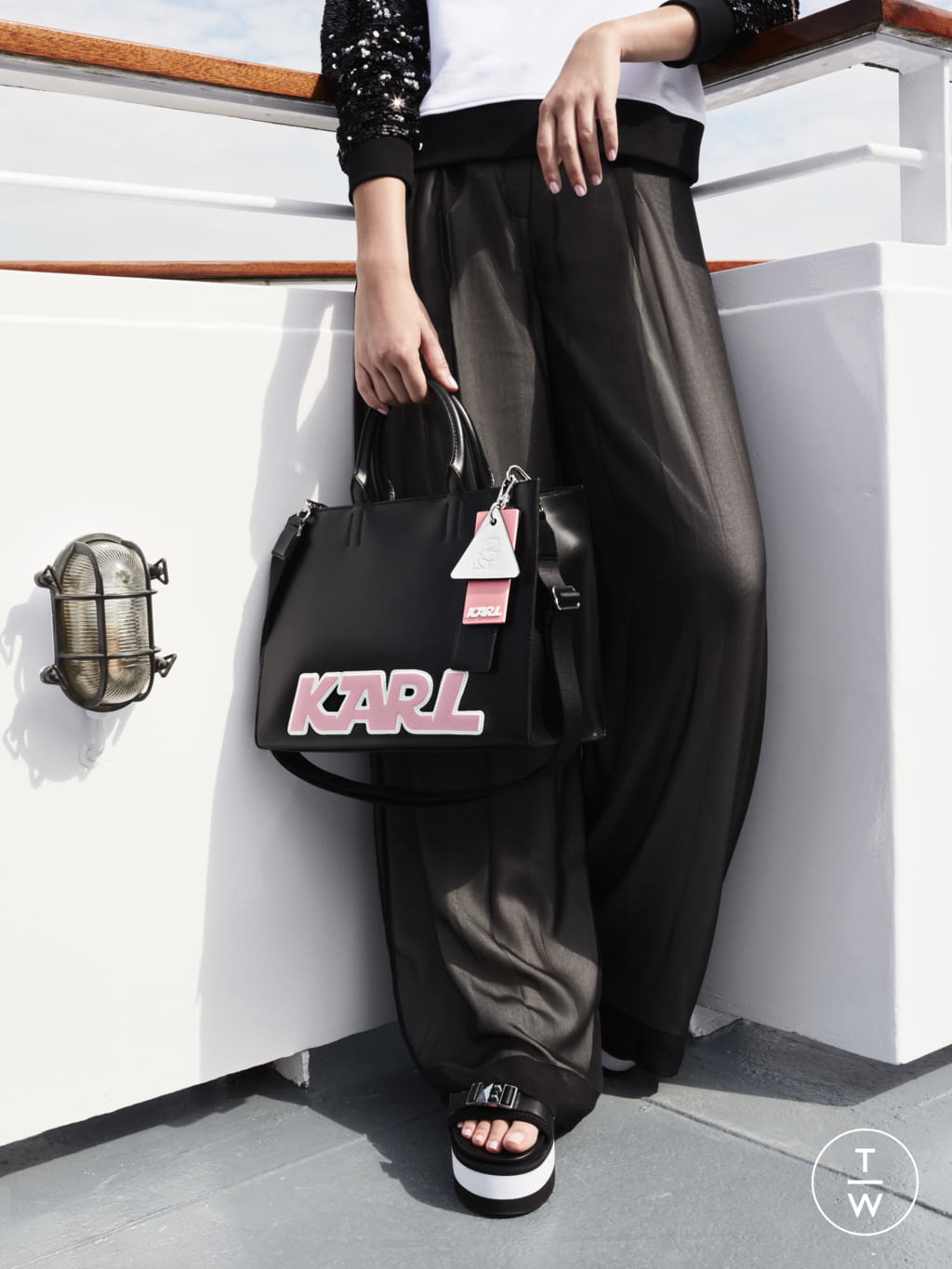 Fashion Week Paris Spring/Summer 2018 look 15 from the Karl Lagerfeld collection womenswear accessories