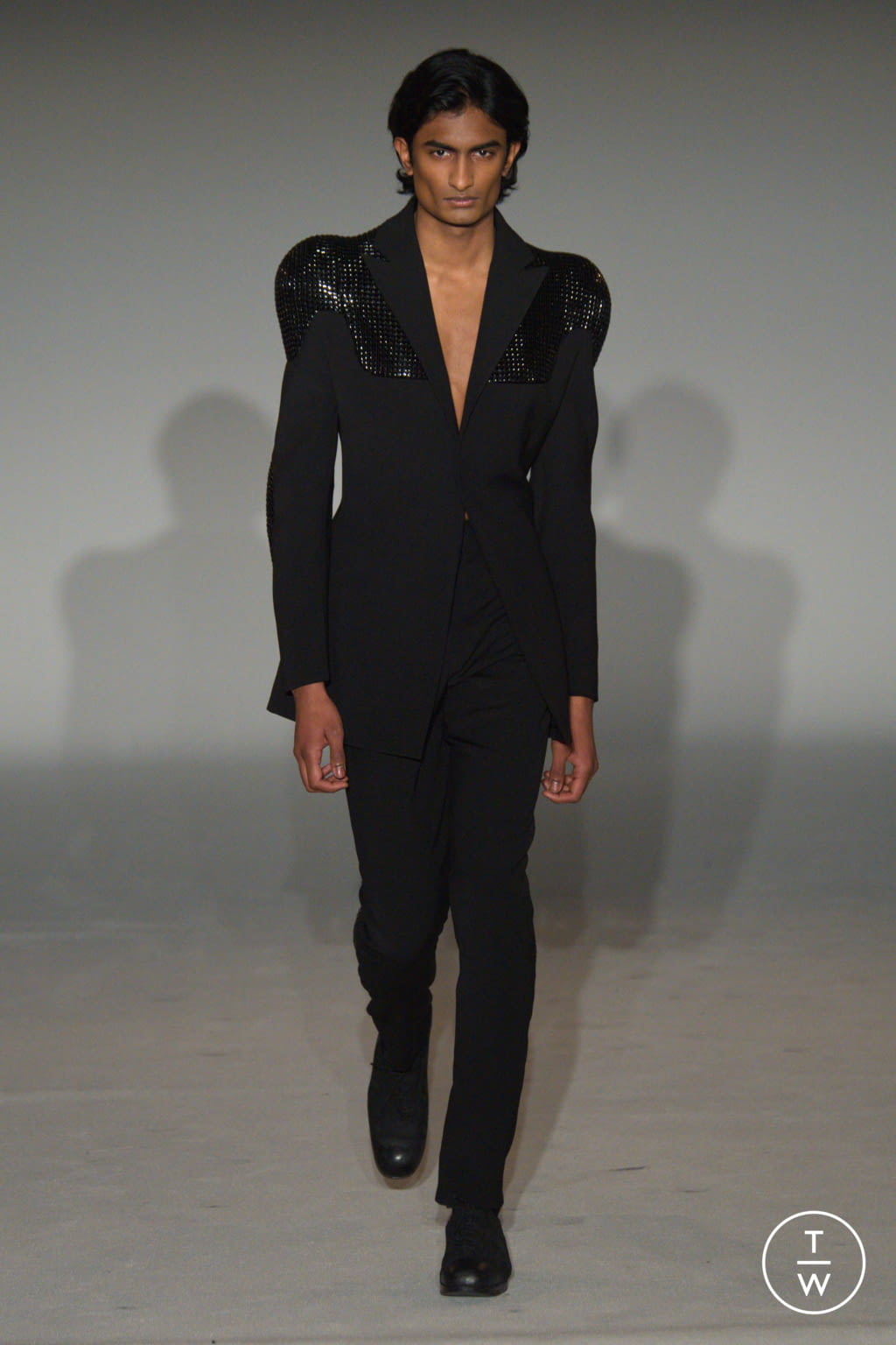 Fashion Week London Fall/Winter 2020 look 1 from the Kaushik Velendra collection menswear