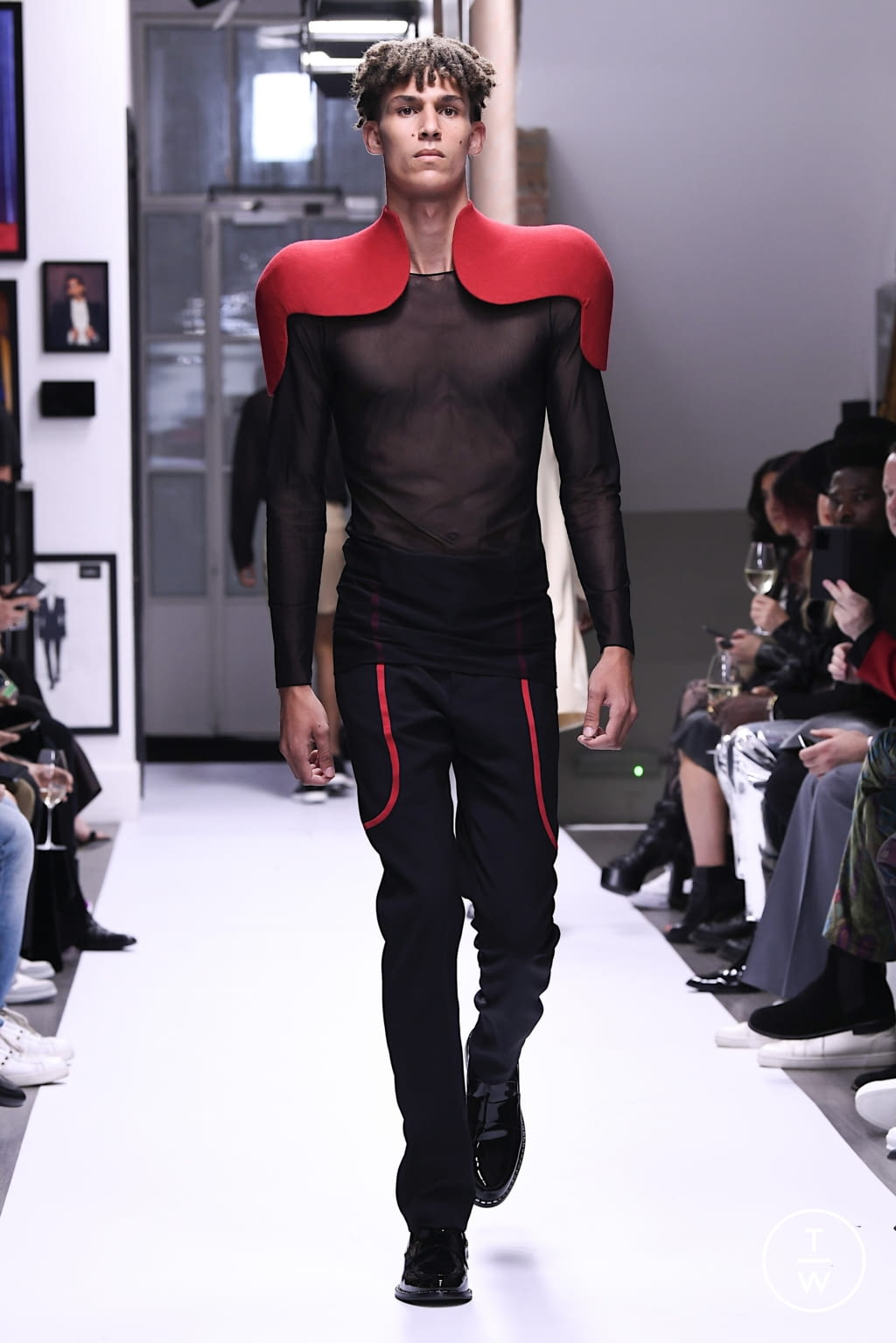 Fashion Week London Spring/Summer 2022 look 17 de la collection Kaushik Velendra menswear