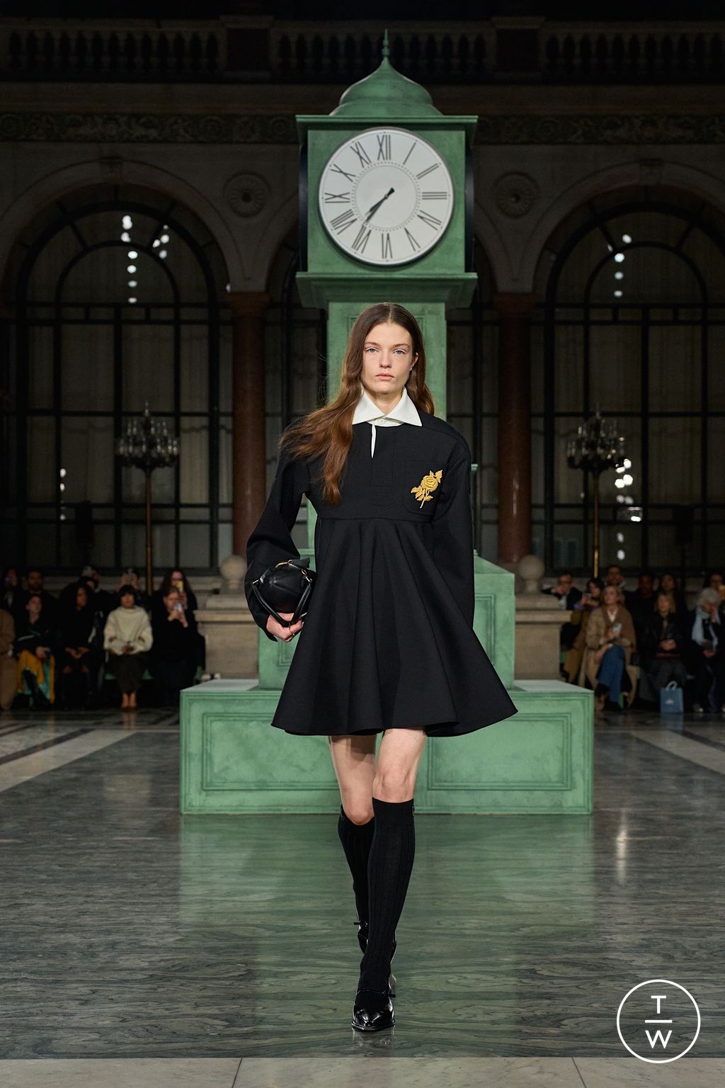Fashion Week London Fall/Winter 2025 look 1 from the Kent & Curwen collection womenswear