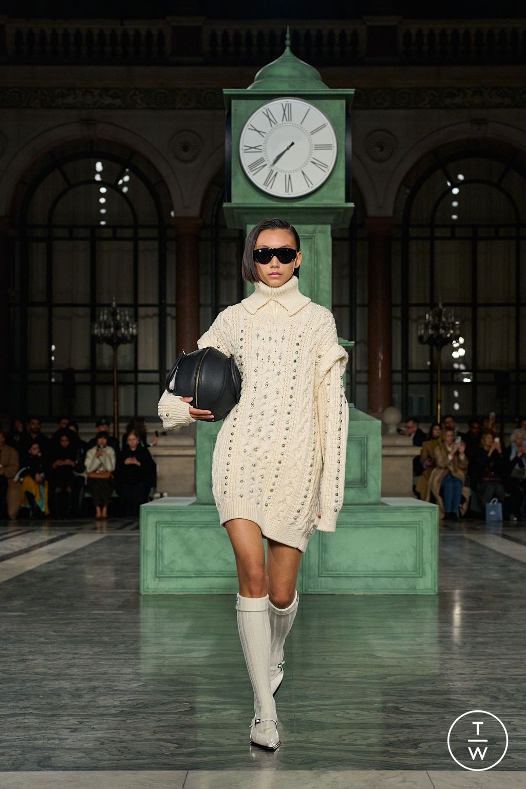 Fashion Week London Fall/Winter 2025 look 5 from the Kent & Curwen collection womenswear