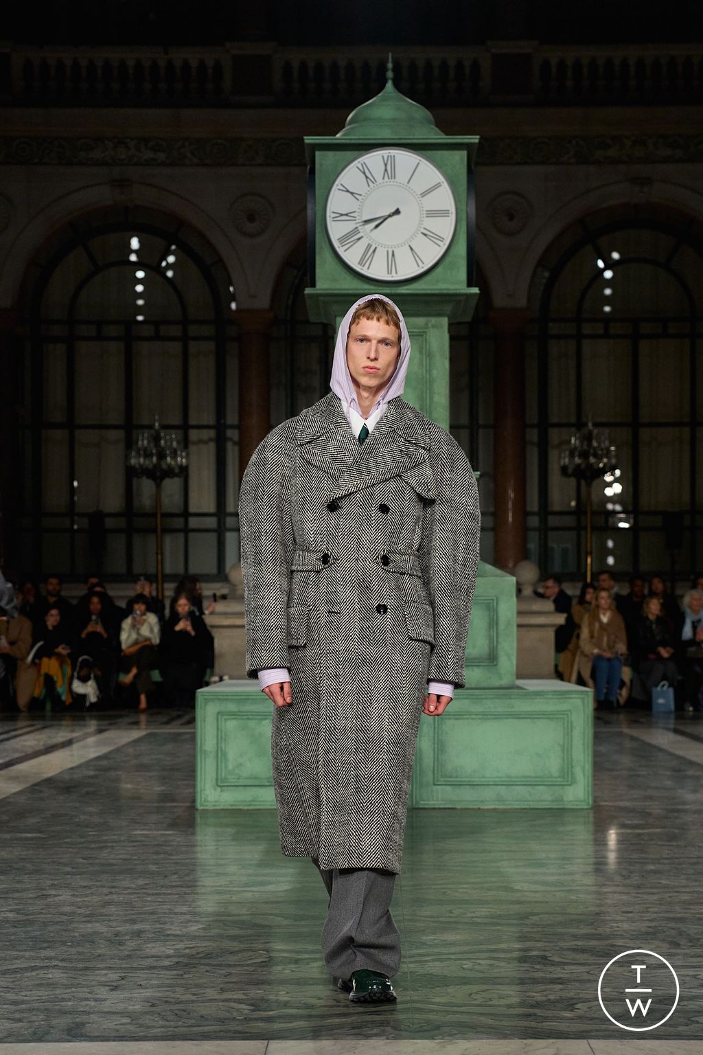Fashion Week London Fall/Winter 2025 look 32 from the Kent & Curwen collection womenswear