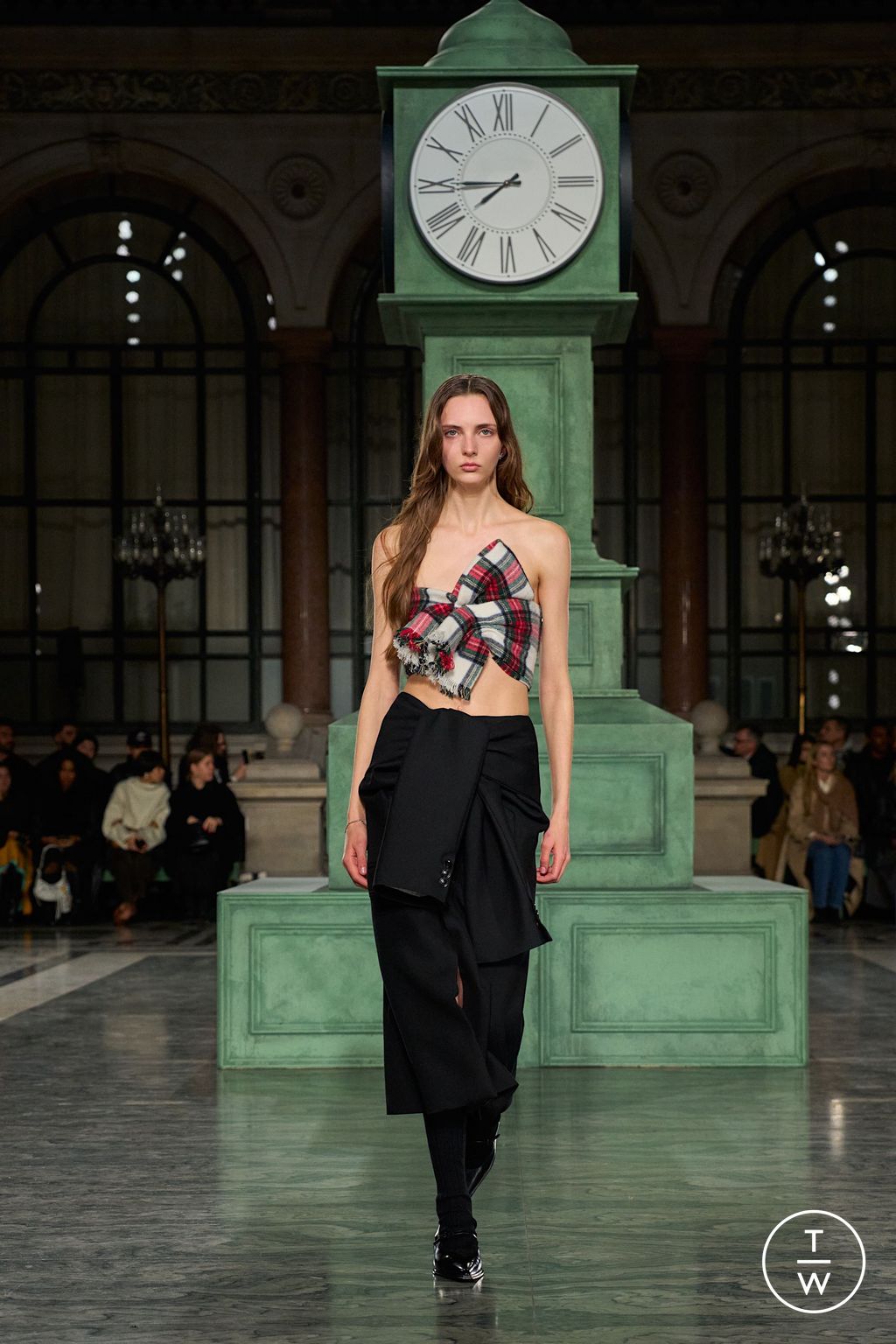 Fashion Week London Fall/Winter 2025 look 44 from the Kent & Curwen collection womenswear