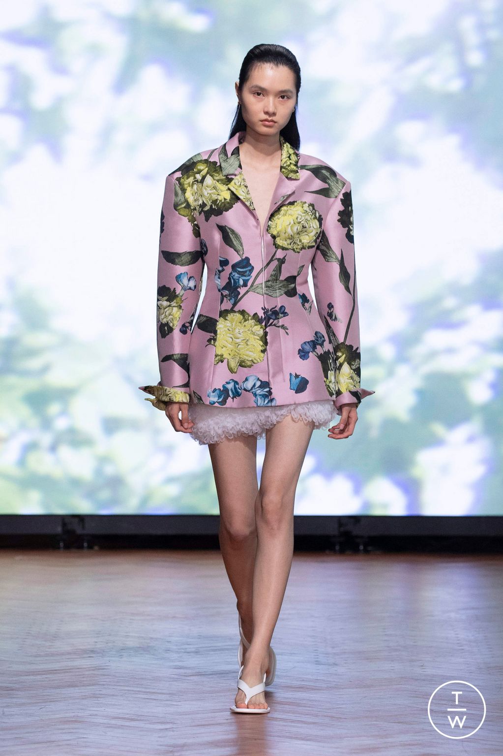 Fashion Week London Spring/Summer 2026 look 41 from the Kent & Curwen collection womenswear