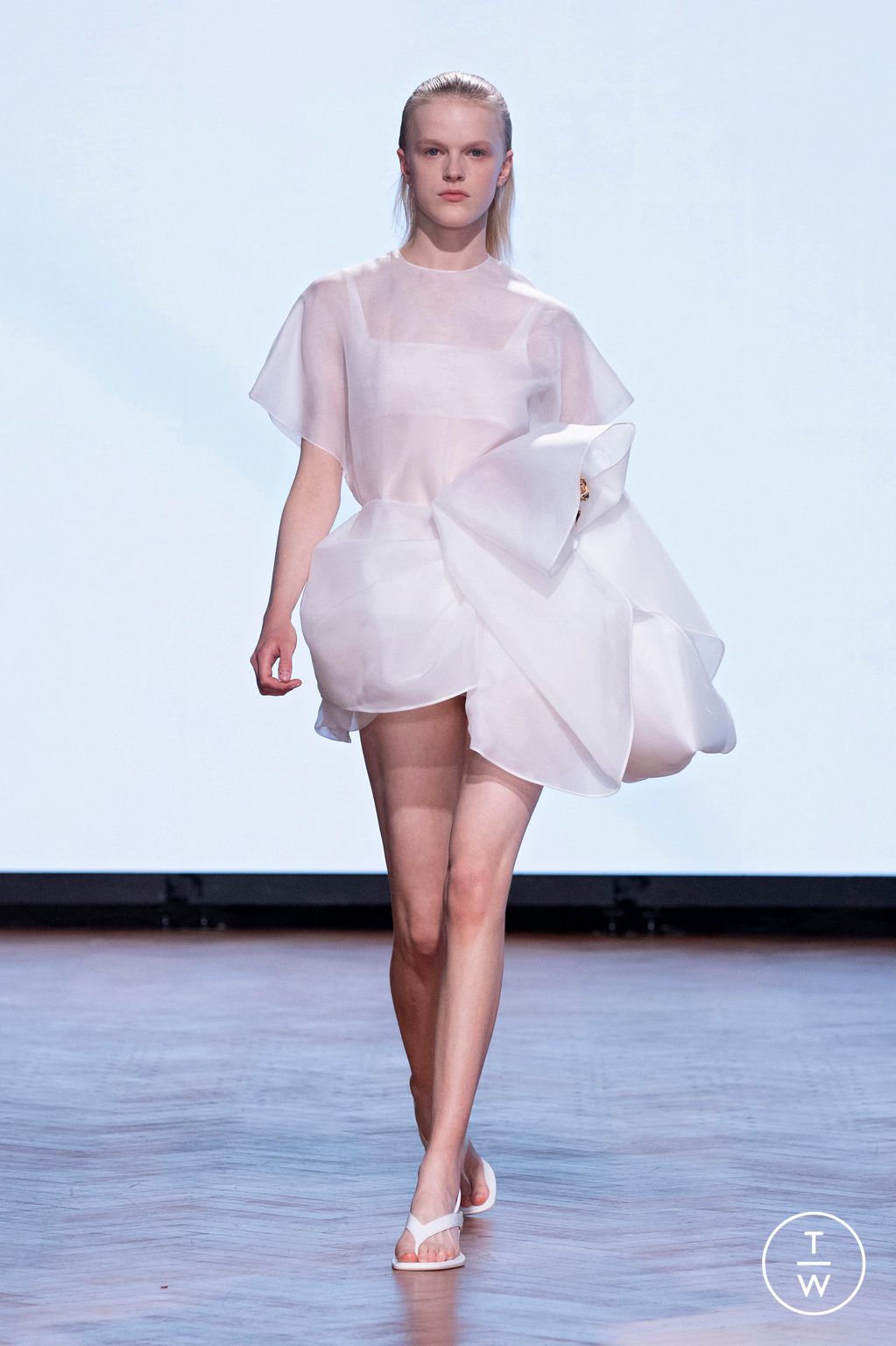 Fashion Week London Spring/Summer 2026 look 48 from the Kent & Curwen collection womenswear