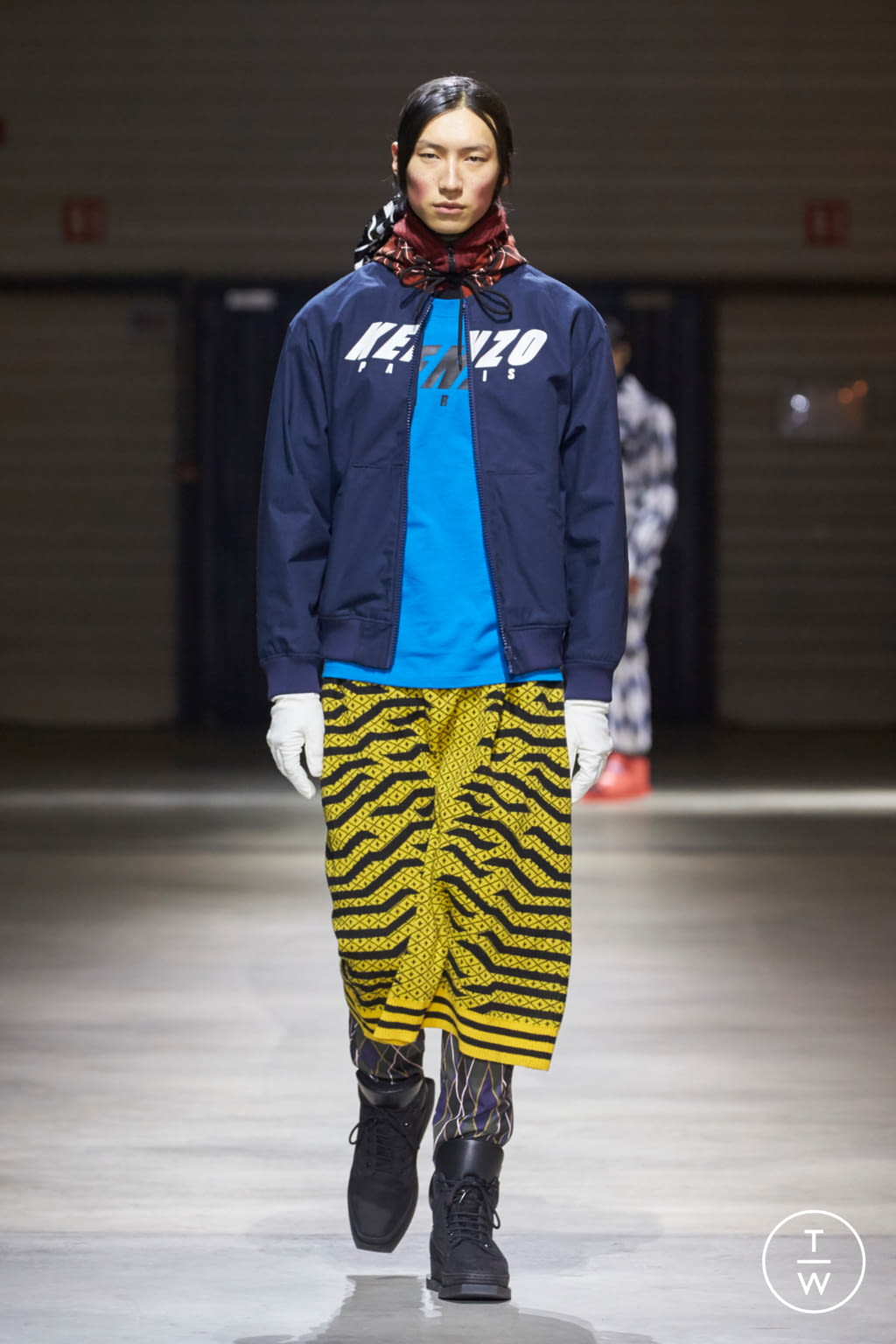 Fashion Week Paris Fall/Winter 2017 look 11 from the Kenzo collection menswear