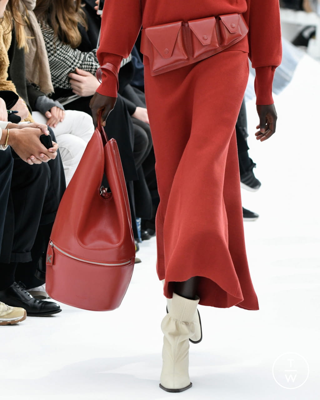 Fashion Week Paris Fall/Winter 2020 look 7 de la collection Kenzo womenswear accessories
