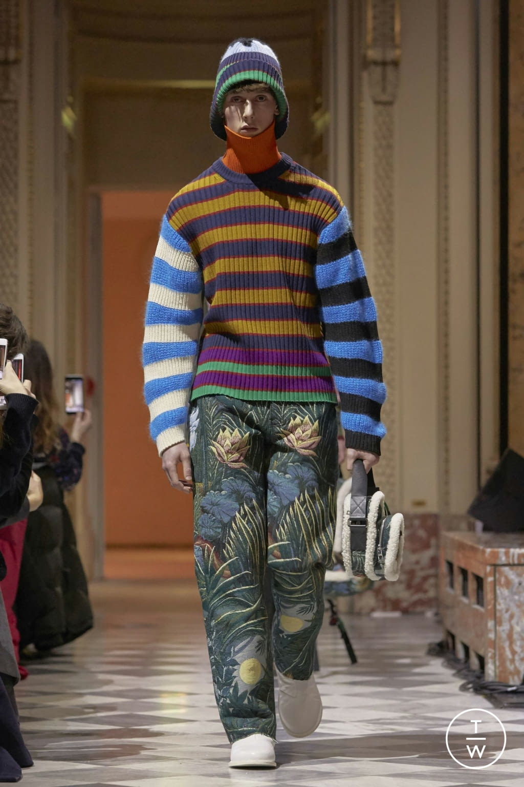 Fashion Week Paris Fall/Winter 2018 look 8 from the Kenzo Memento collection menswear