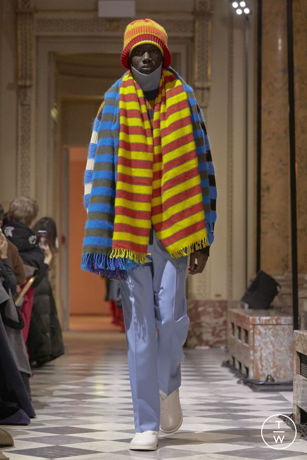 Fashion Week Paris Fall/Winter 2018 look 14 from the Kenzo Memento collection menswear