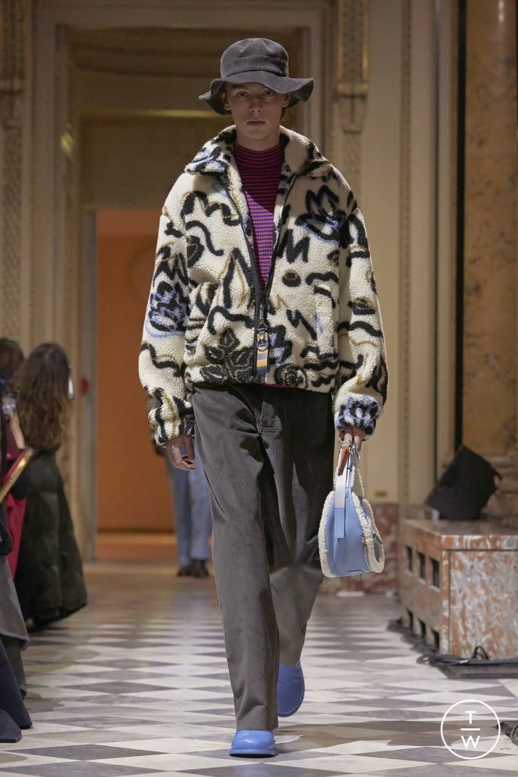 Fashion Week Paris Fall/Winter 2018 look 19 from the Kenzo Memento collection menswear