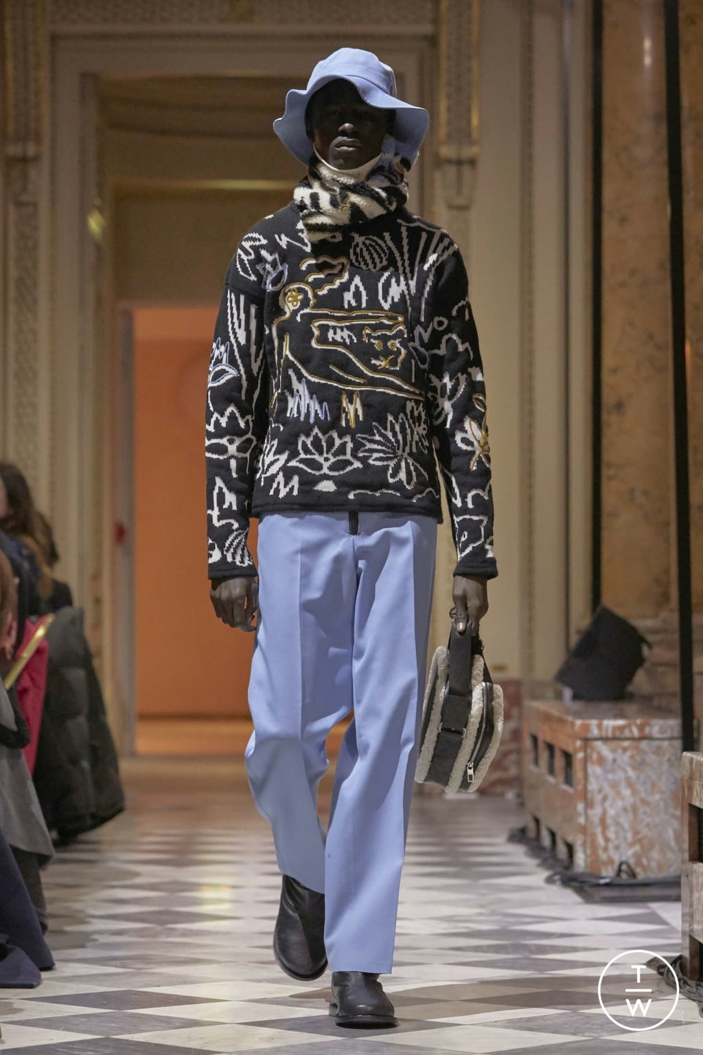 Fashion Week Paris Fall/Winter 2018 look 21 from the Kenzo Memento collection menswear