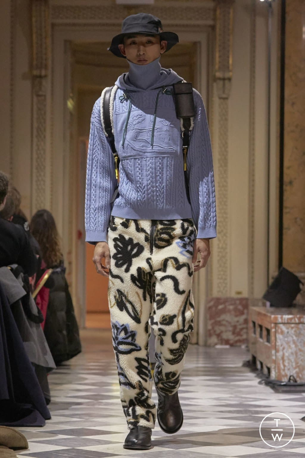 Fashion Week Paris Fall/Winter 2018 look 26 from the Kenzo Memento collection 男装