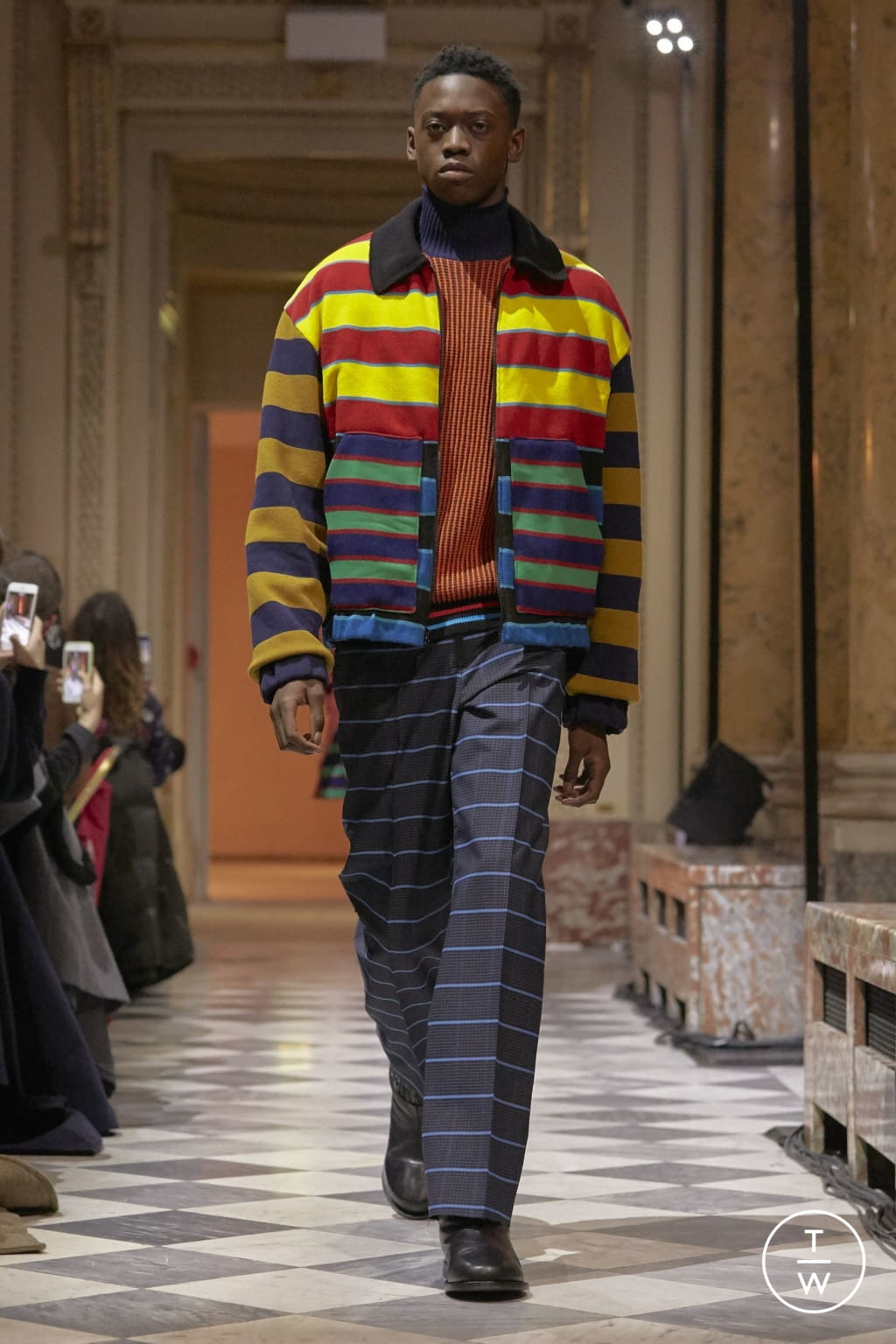 Fashion Week Paris Fall/Winter 2018 look 32 from the Kenzo Memento collection menswear