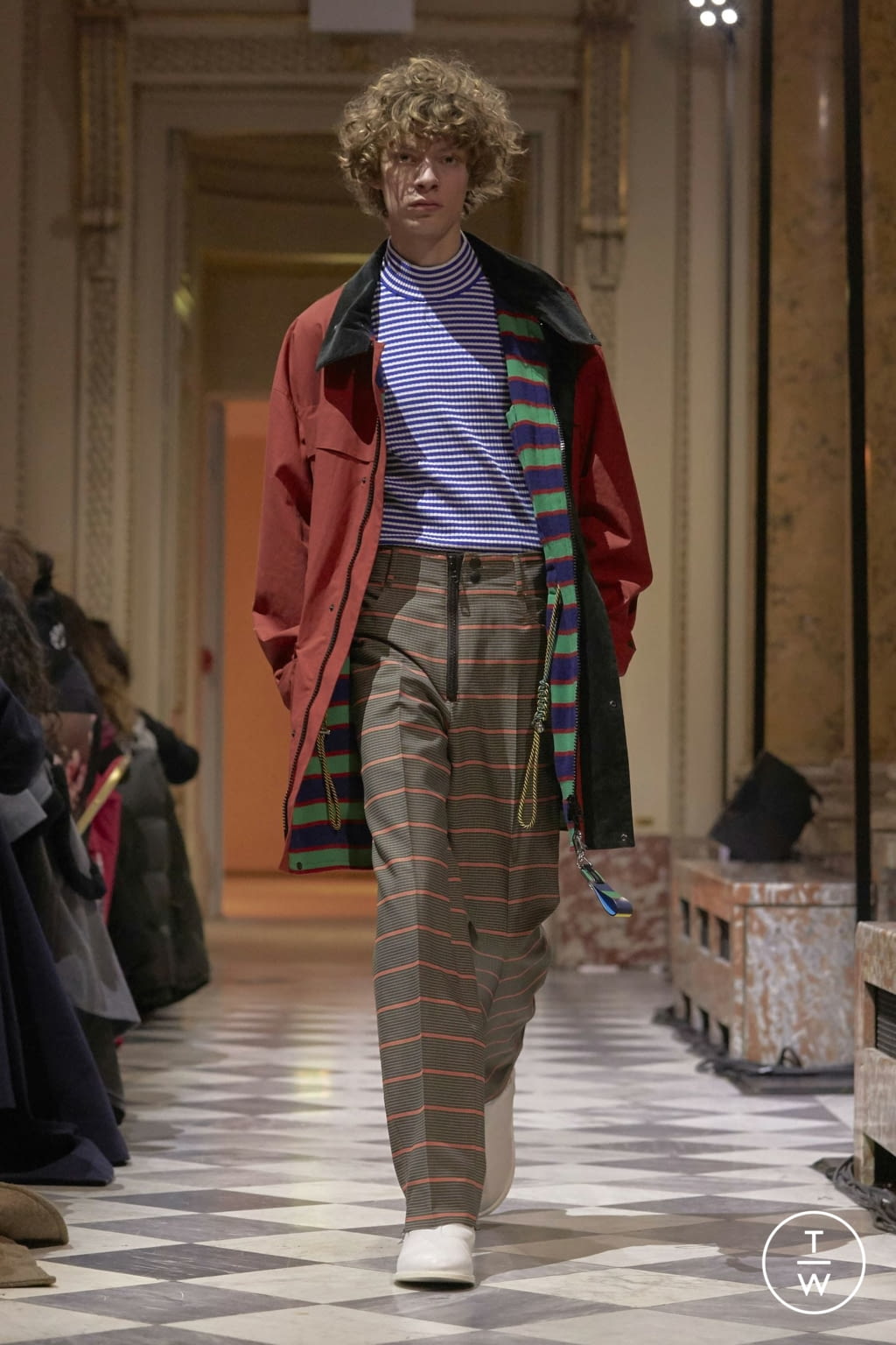 Fashion Week Paris Fall/Winter 2018 look 33 from the Kenzo Memento collection 男装