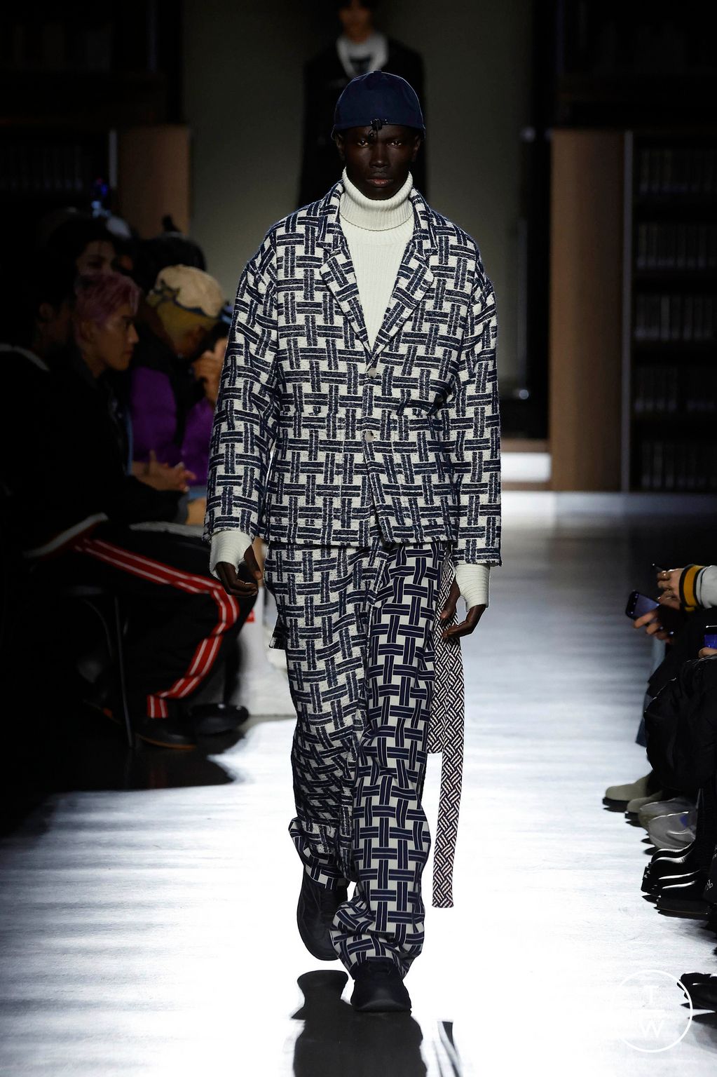 Fashion Week Paris Fall/Winter 2024 look 3 from the Kenzo collection menswear