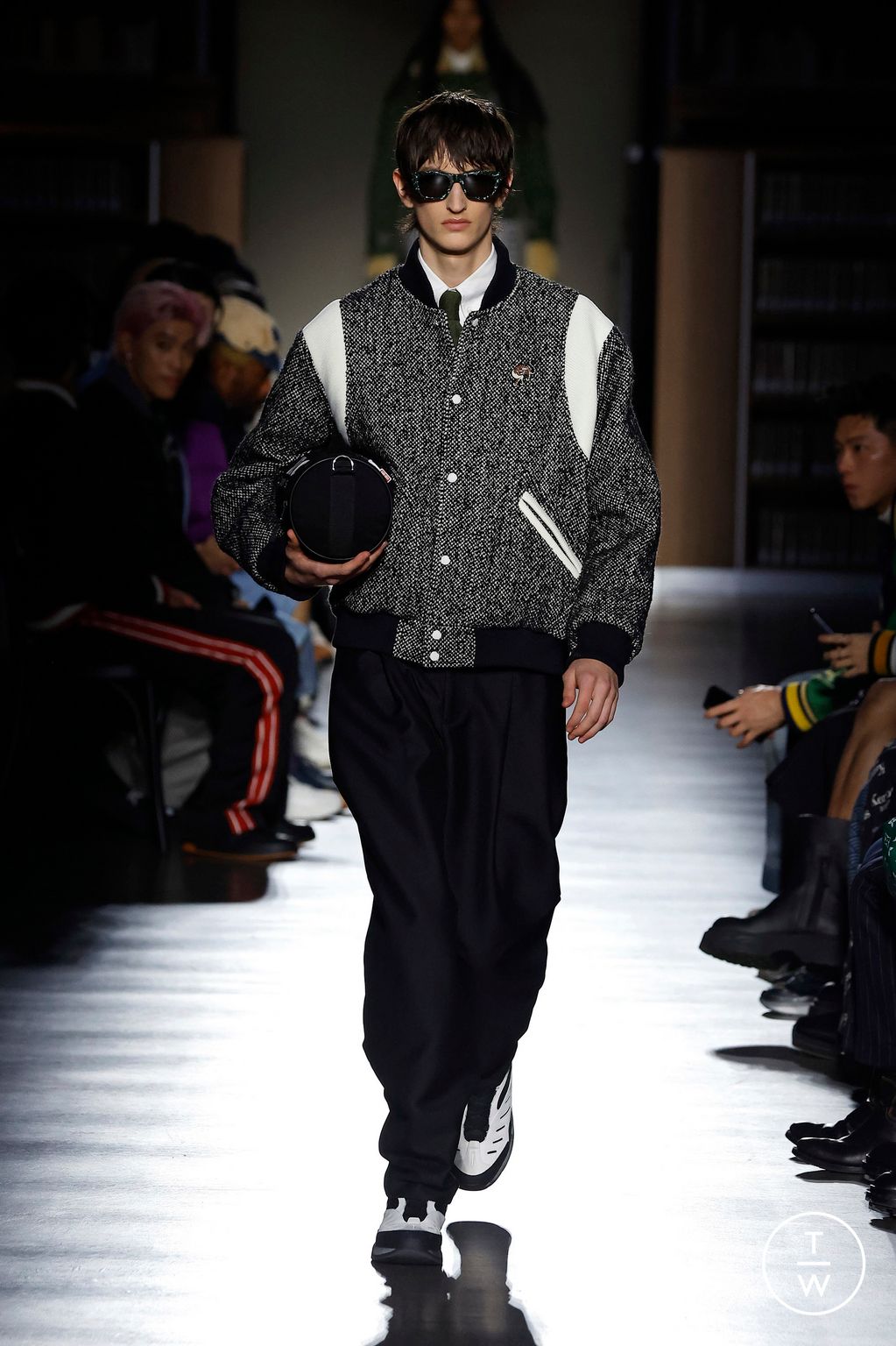 Fashion Week Paris Fall/Winter 2024 look 31 from the Kenzo collection 男装
