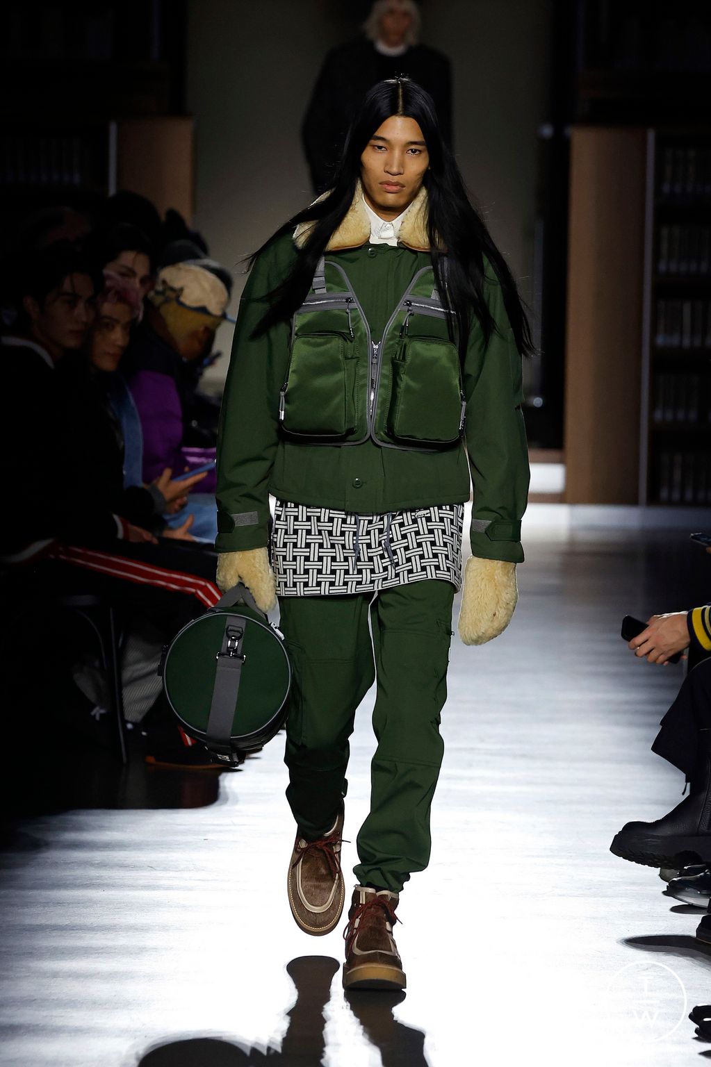 Fashion Week Paris Fall/Winter 2024 look 32 from the Kenzo collection menswear
